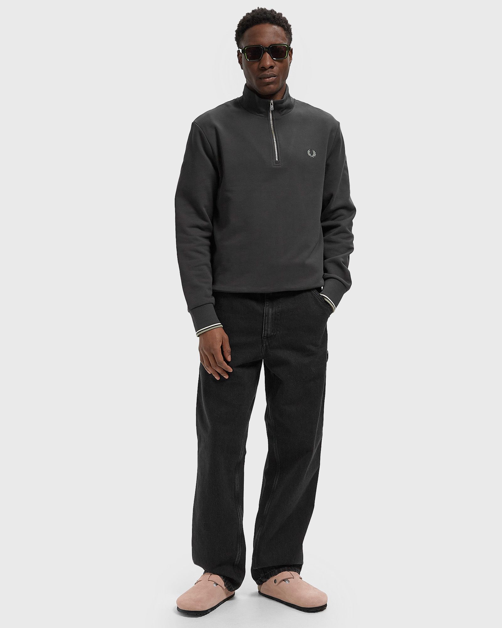 HALF ZIP SWEATSHIRT