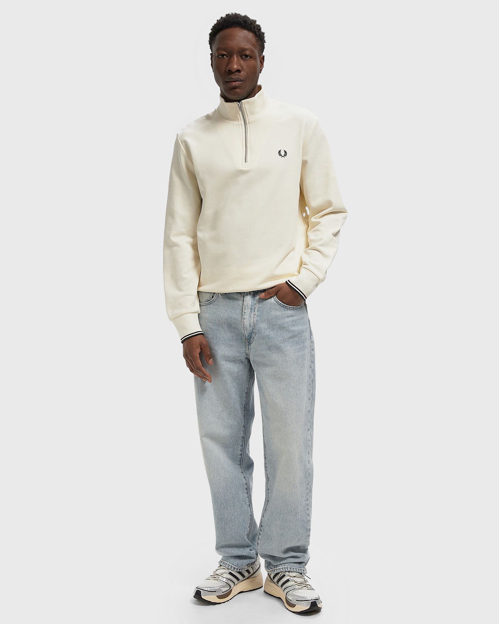 HALF ZIP SWEATSHIRT