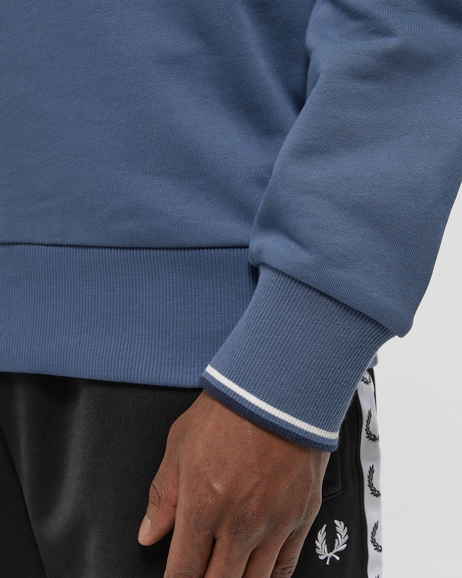 HALF ZIP SWEATSHIRT