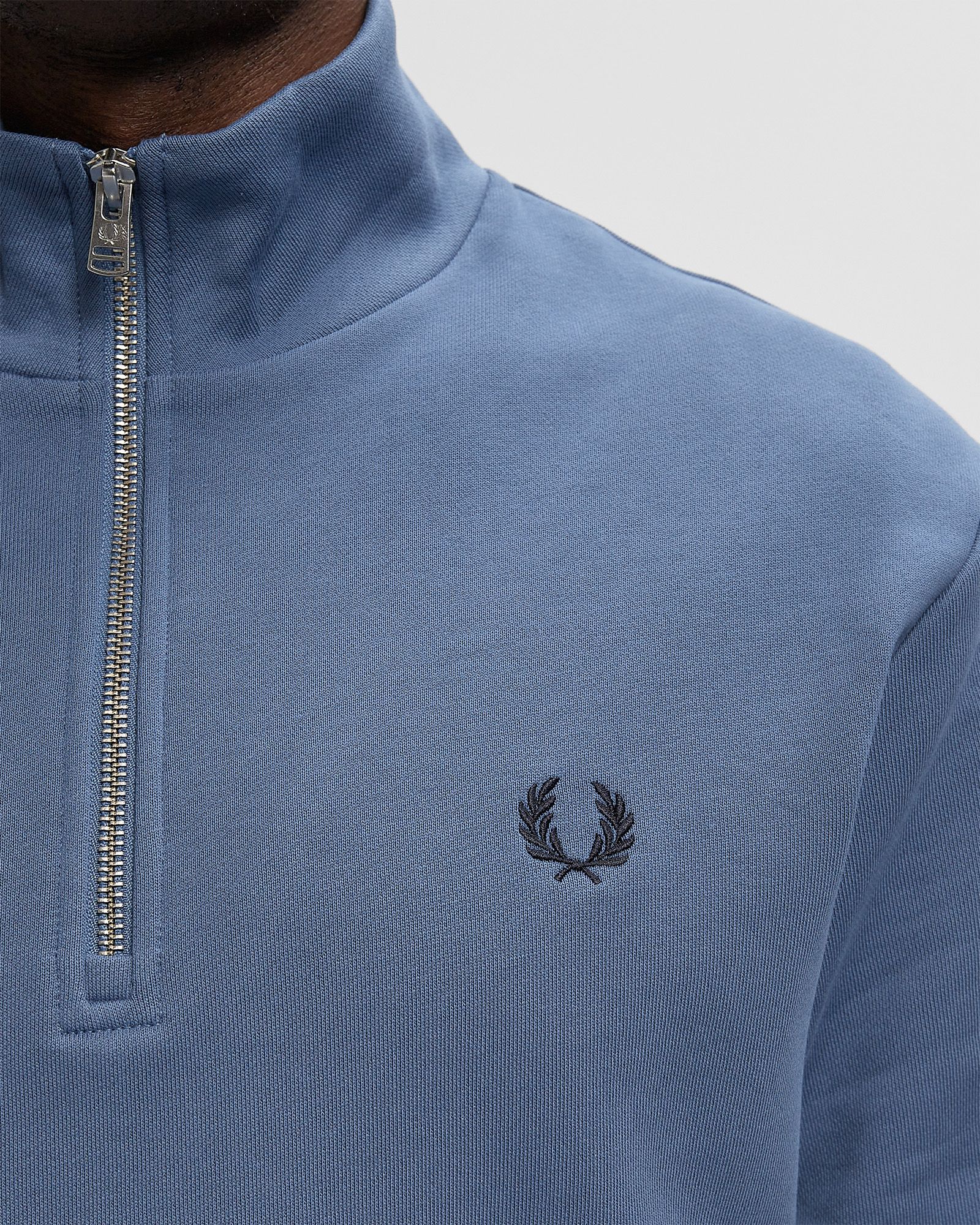 HALF ZIP SWEATSHIRT