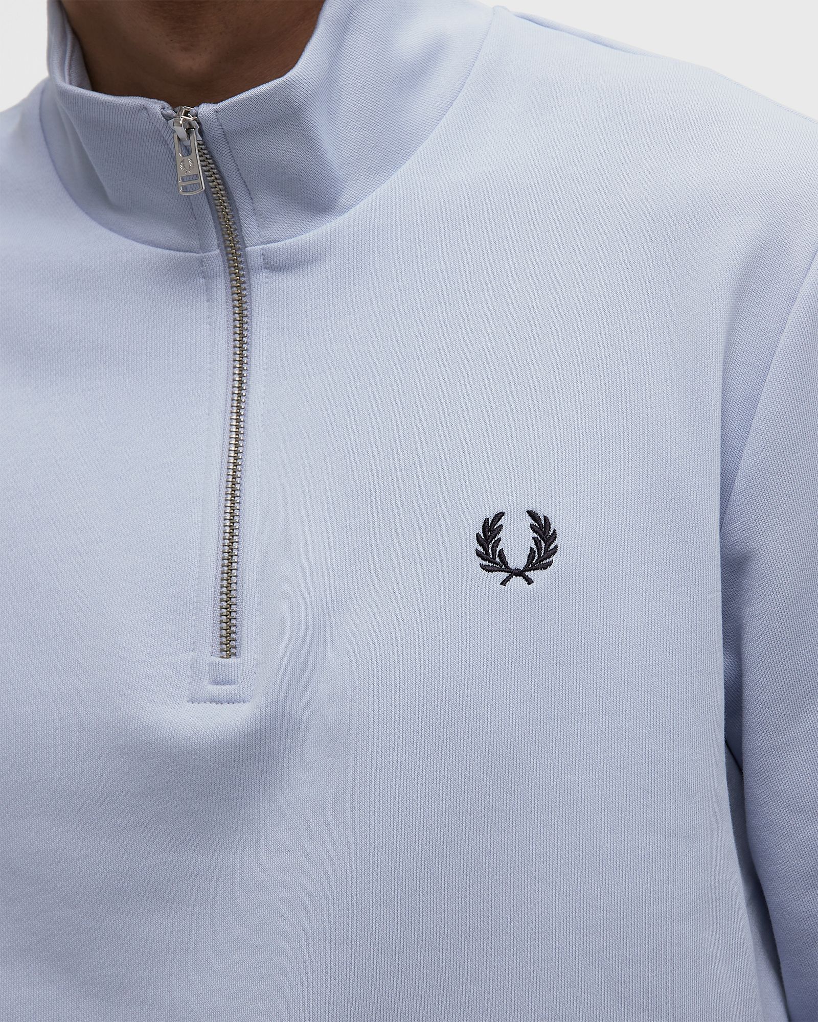 HALF ZIP SWEATSHIRT