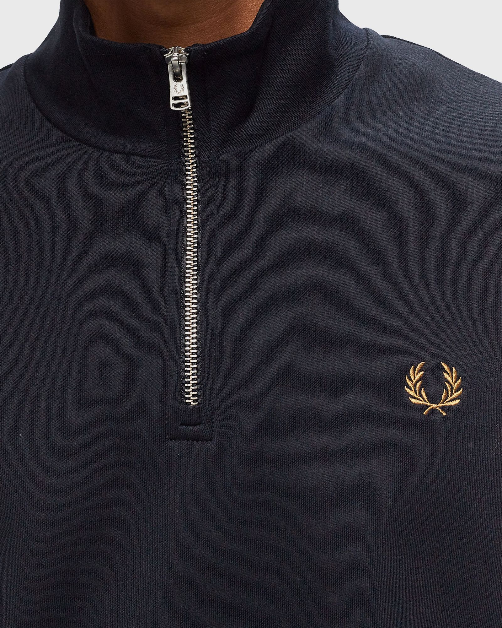 HALF ZIP SWEATSHIRT
