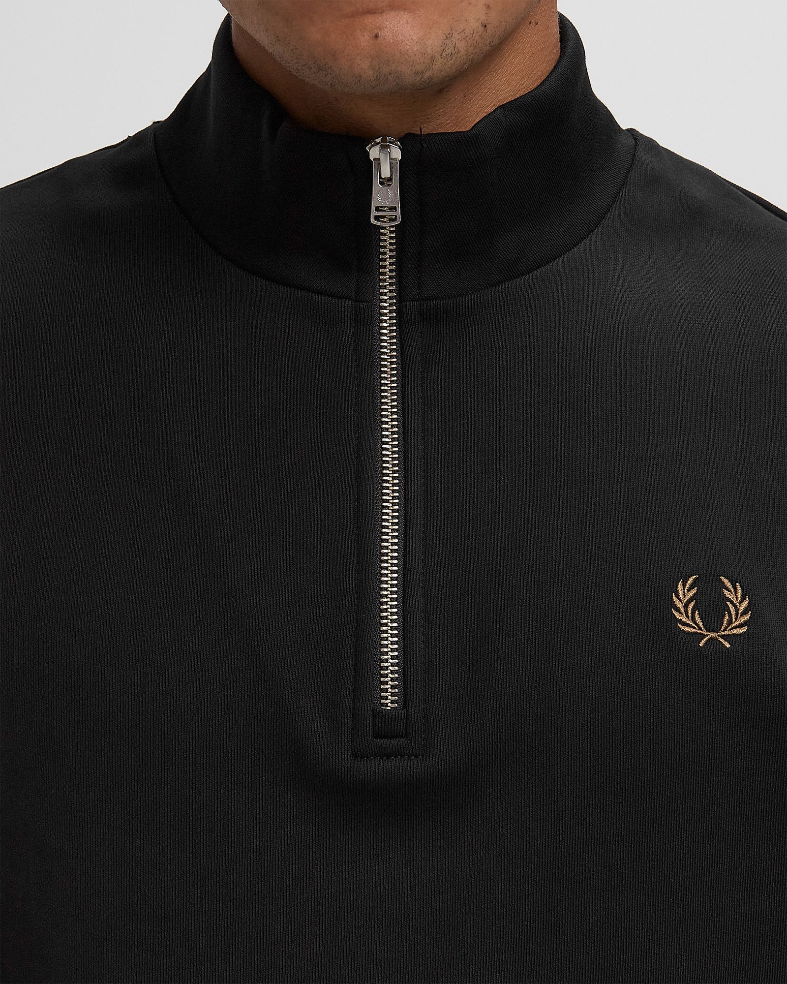 HALF ZIP SWEATSHIRT