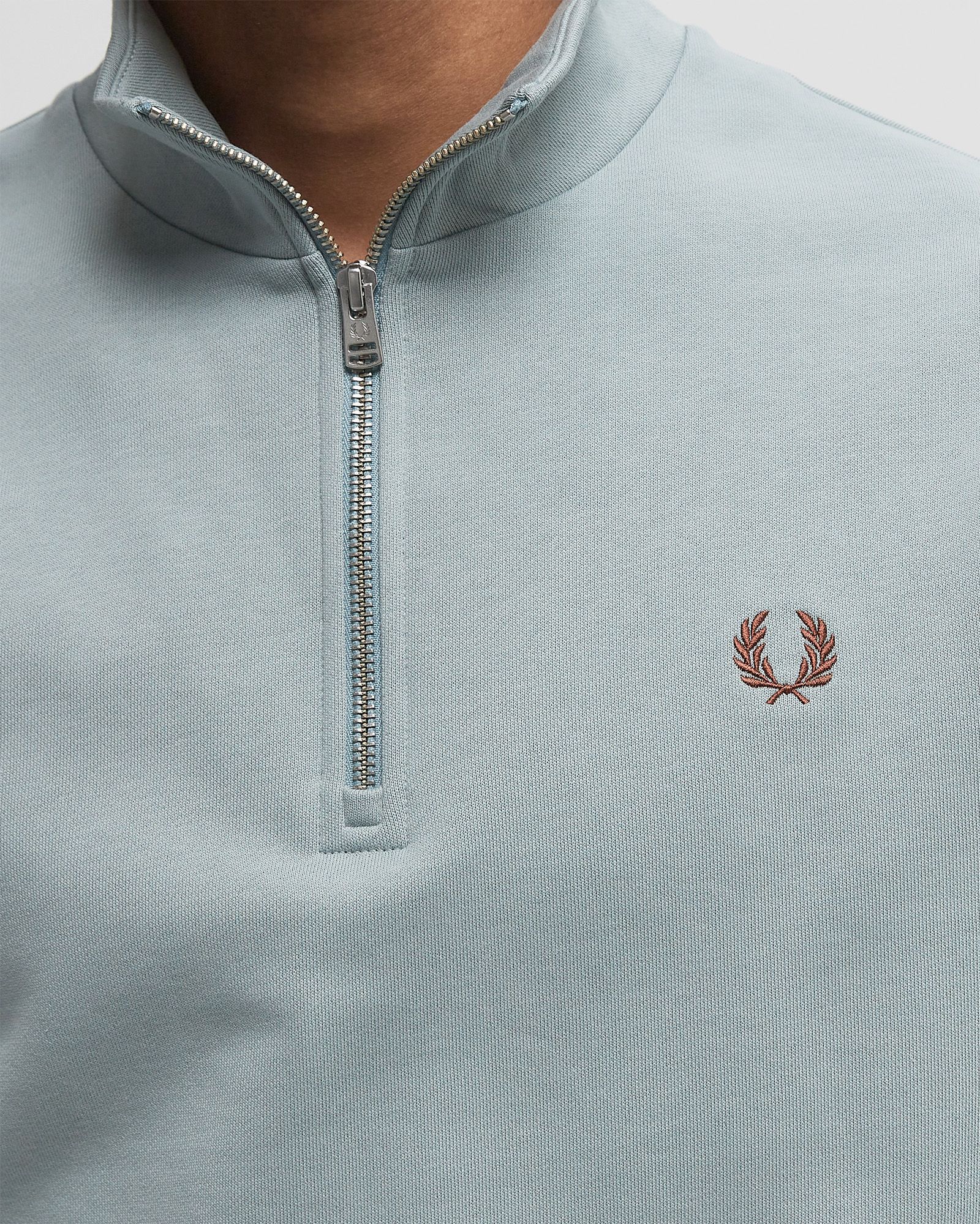 HALF ZIP SWEATSHIRT