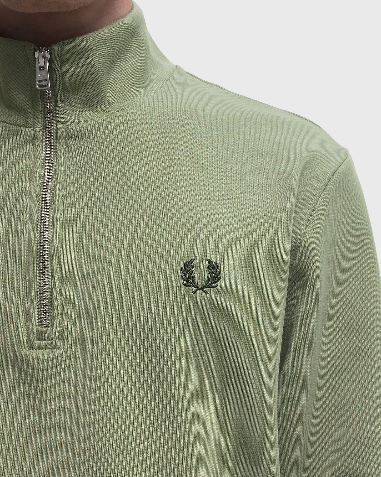 HALF ZIP SWEATSHIRT