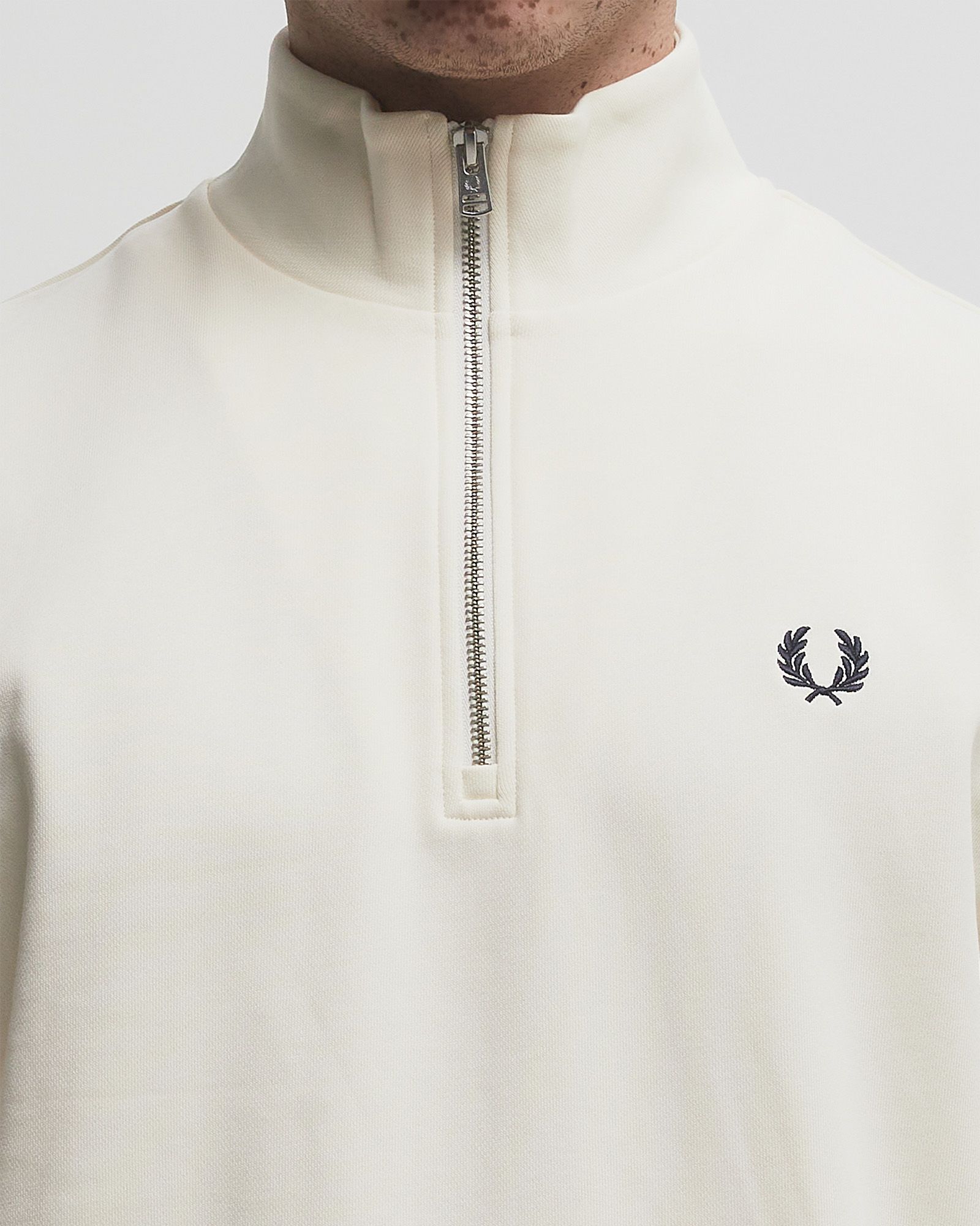 HALF ZIP SWEATSHIRT