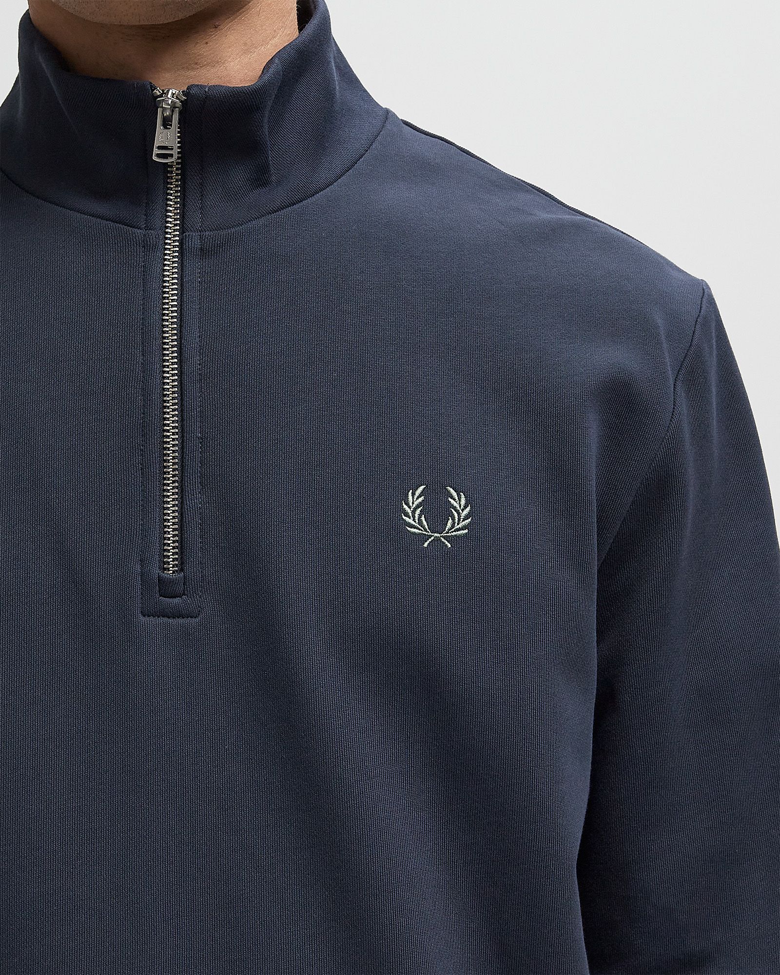 HALF ZIP SWEATSHIRT