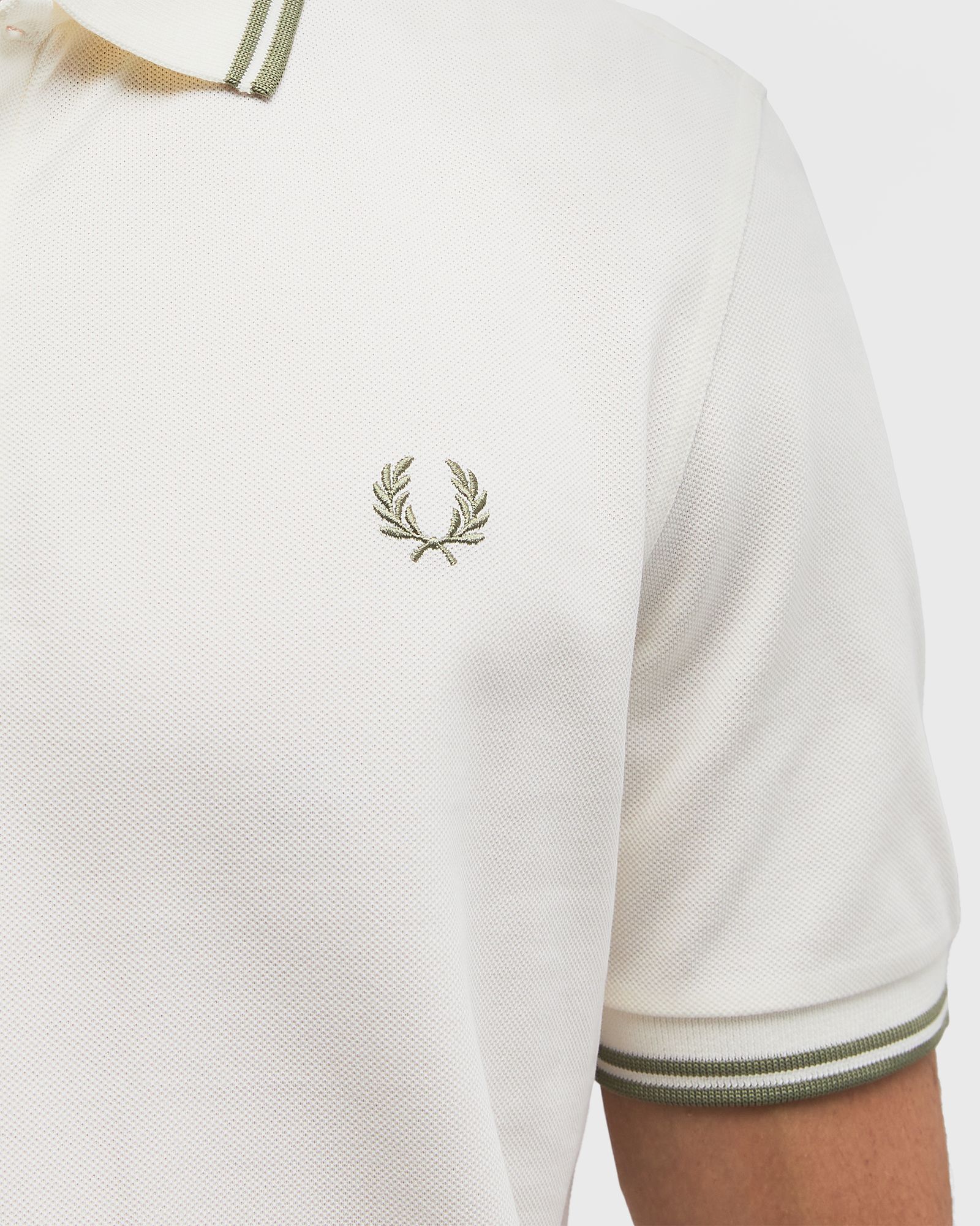 TWIN TIPPED FRED PERRY SHIRT