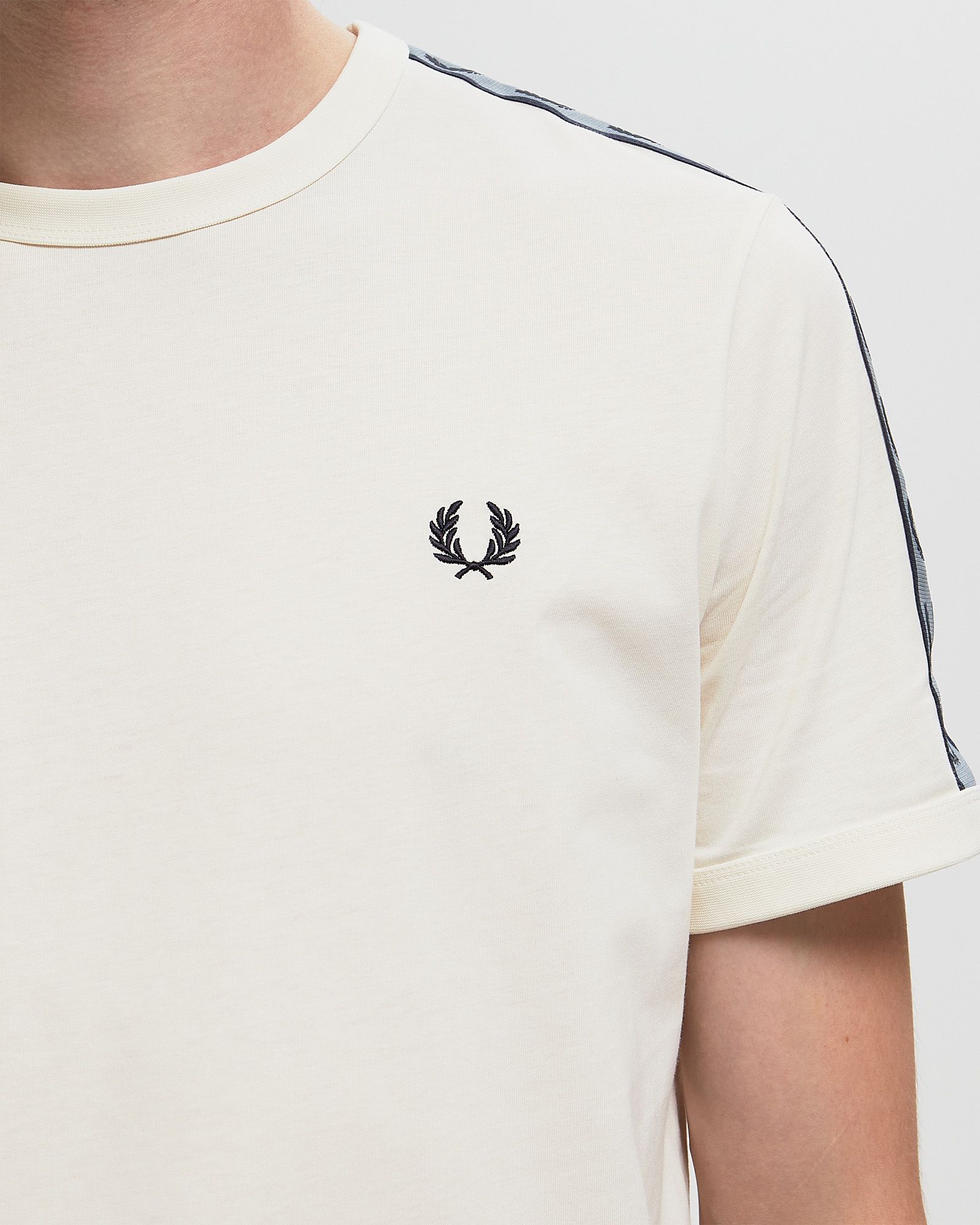 CONTRAST TAPERINGER T-SHIRT