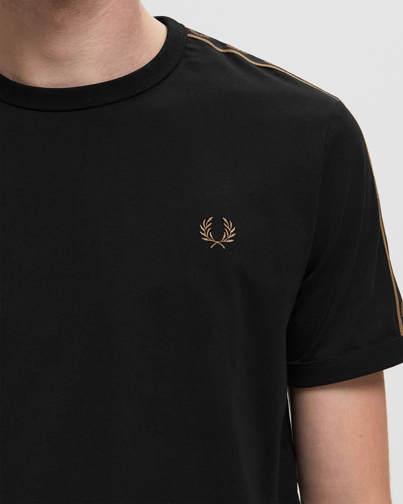 CONTRAST TAPERINGER T-SHIRT