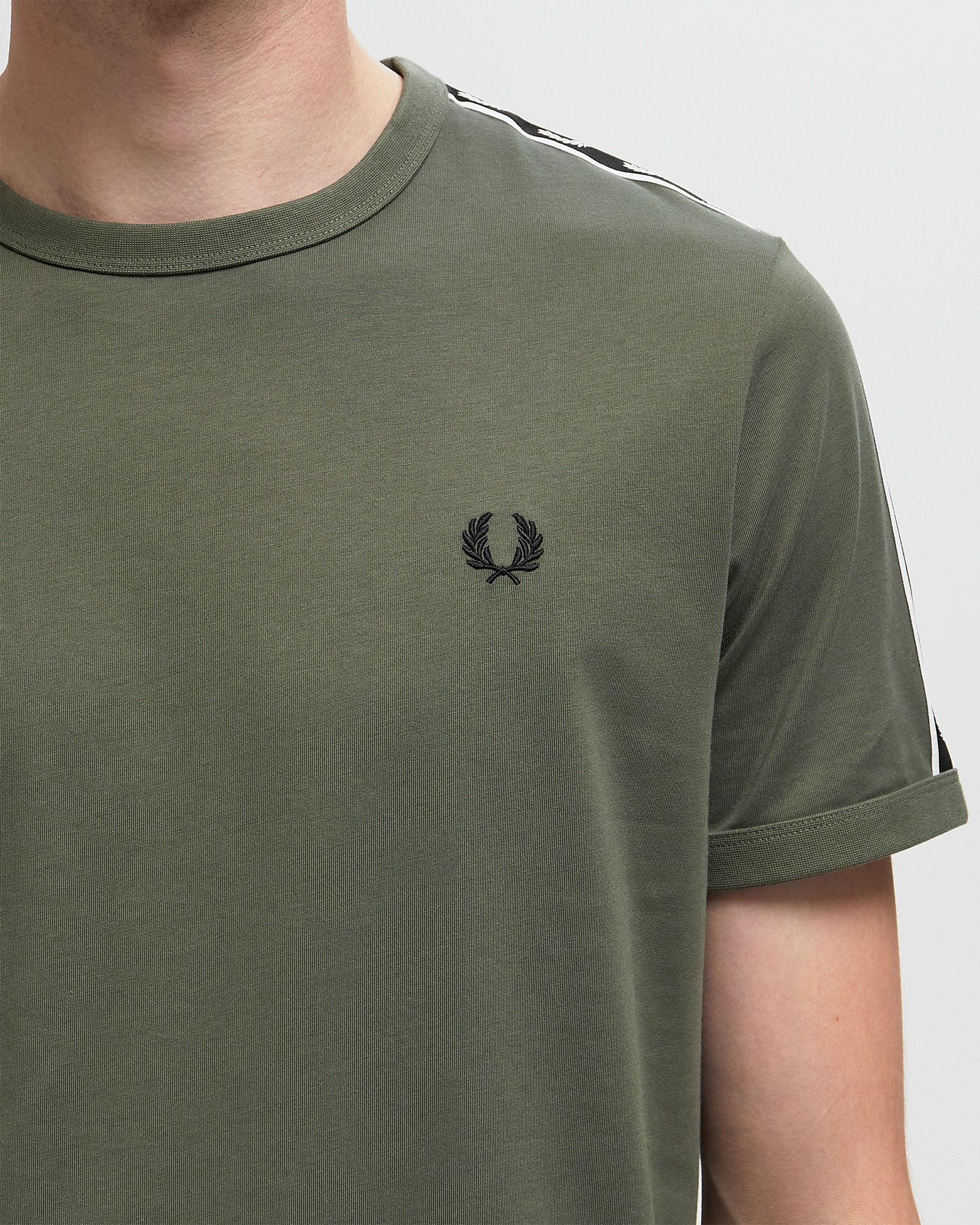 CONTRAST TAPERINGER T-SHIRT