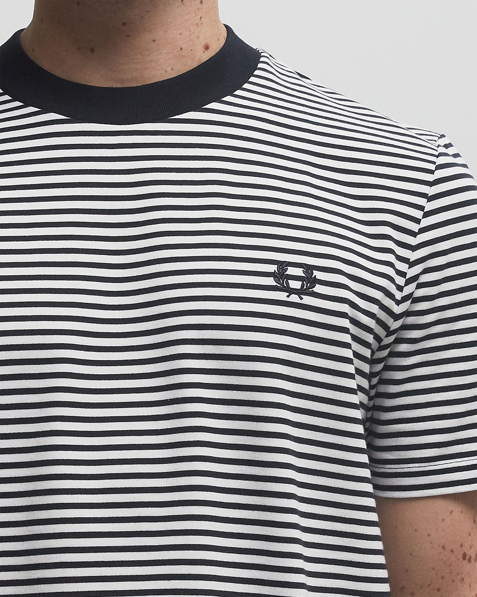 FINE STRIPE T-SHIRT