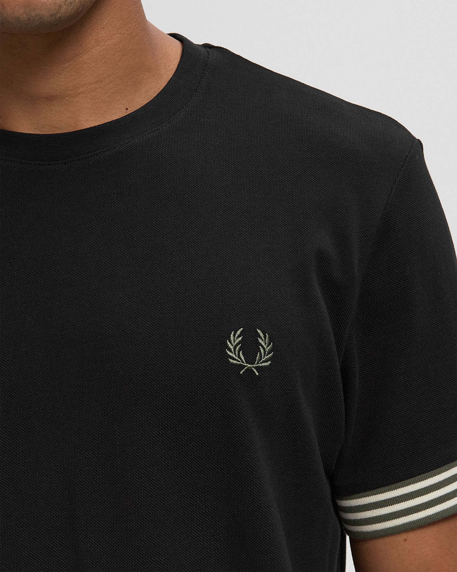 STRIPED CUFF T-SHIRT