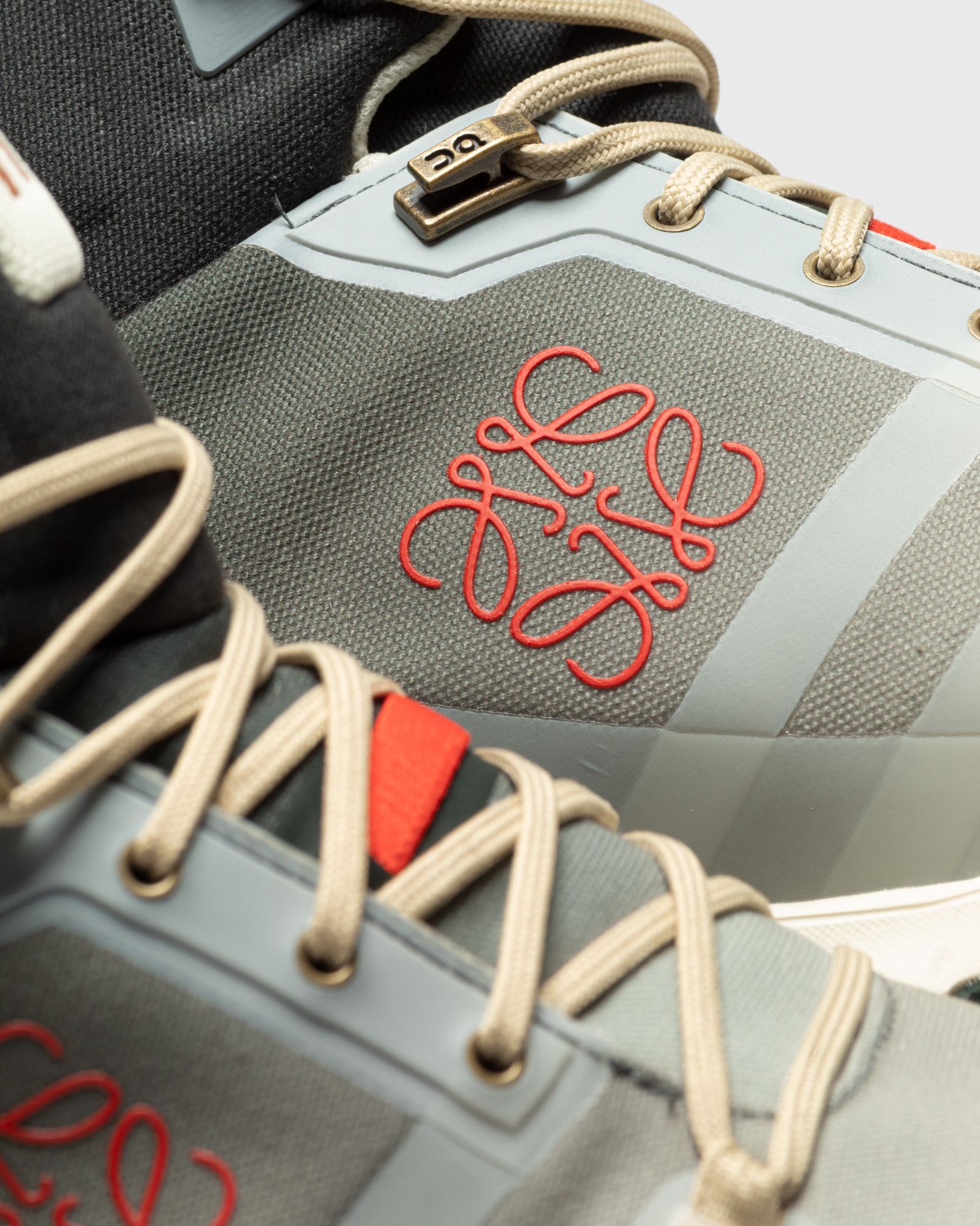 ON X LOEWE CLOUDROCK