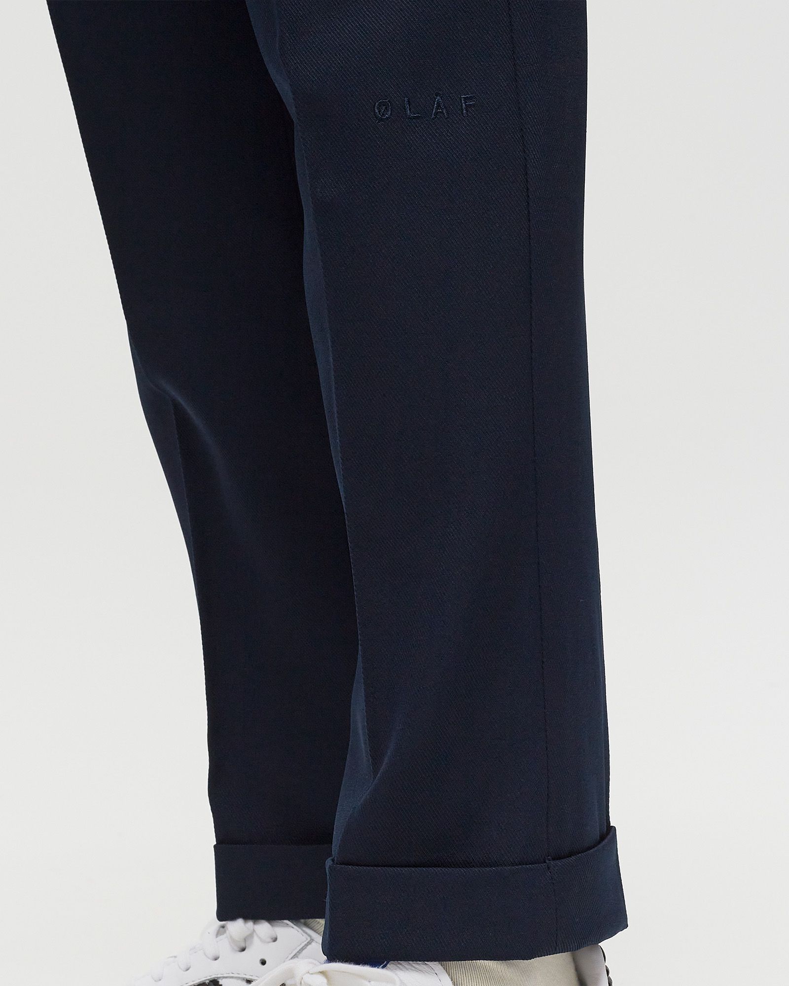 SLIM ELASTICATED TROUSER
