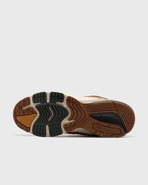 New Balance x Carhartt 990V6