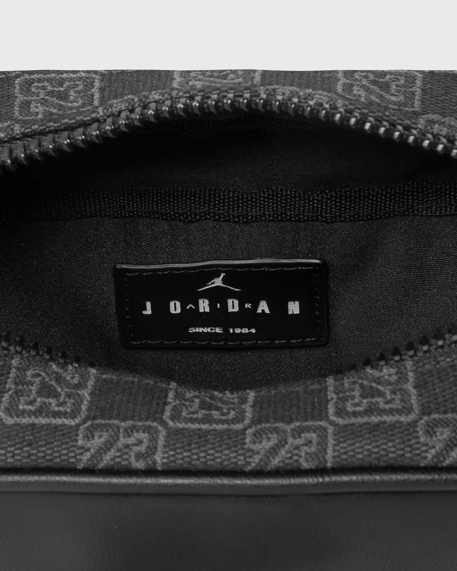 バッグ JORDAN BRAND JAM MONOGRAM CAMERA BAG Jordan JAM 23 MONOGRAM CAMERA BAG Black | BSTN Store