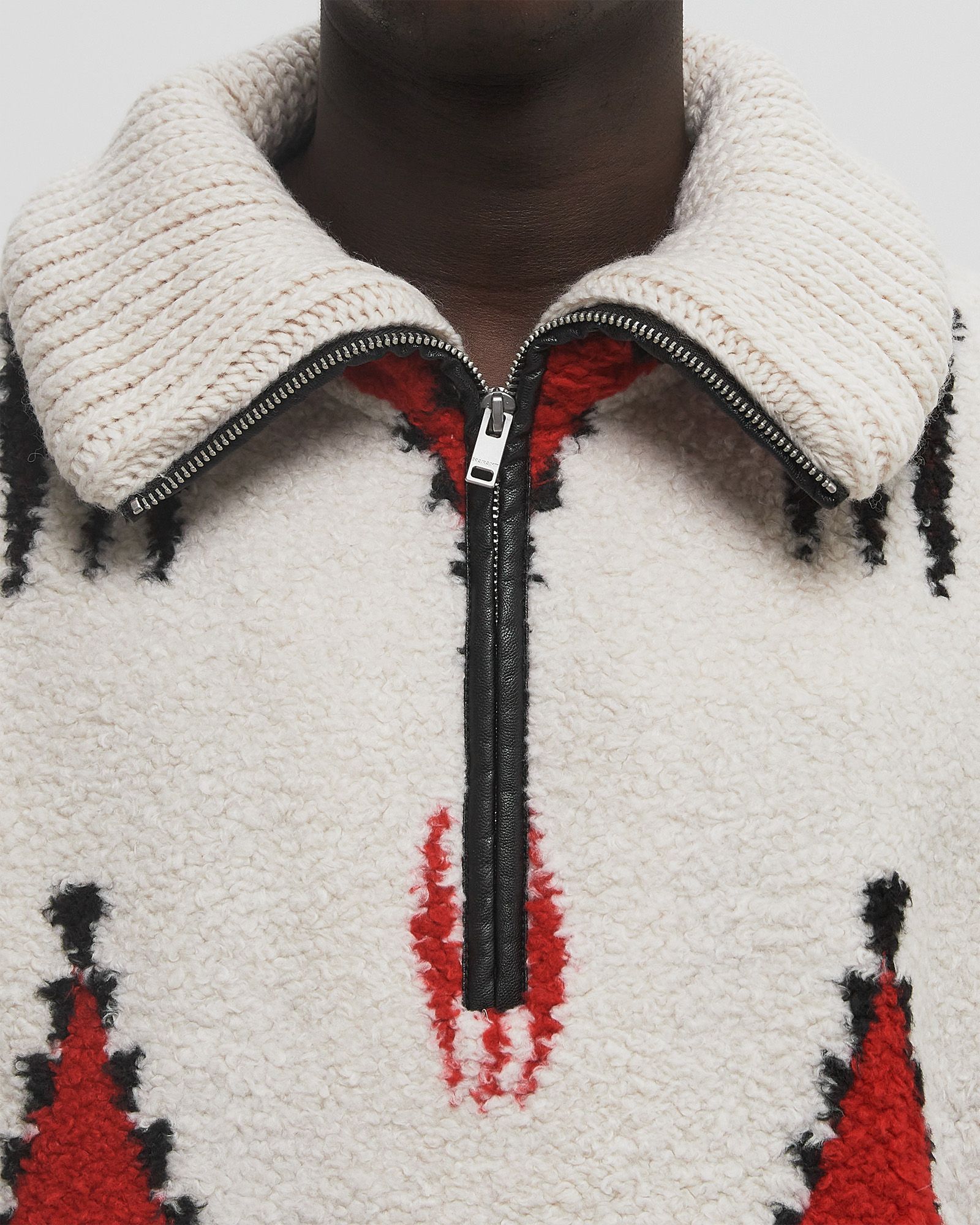 GRAPHIC FLEECE SWEATSHIRT