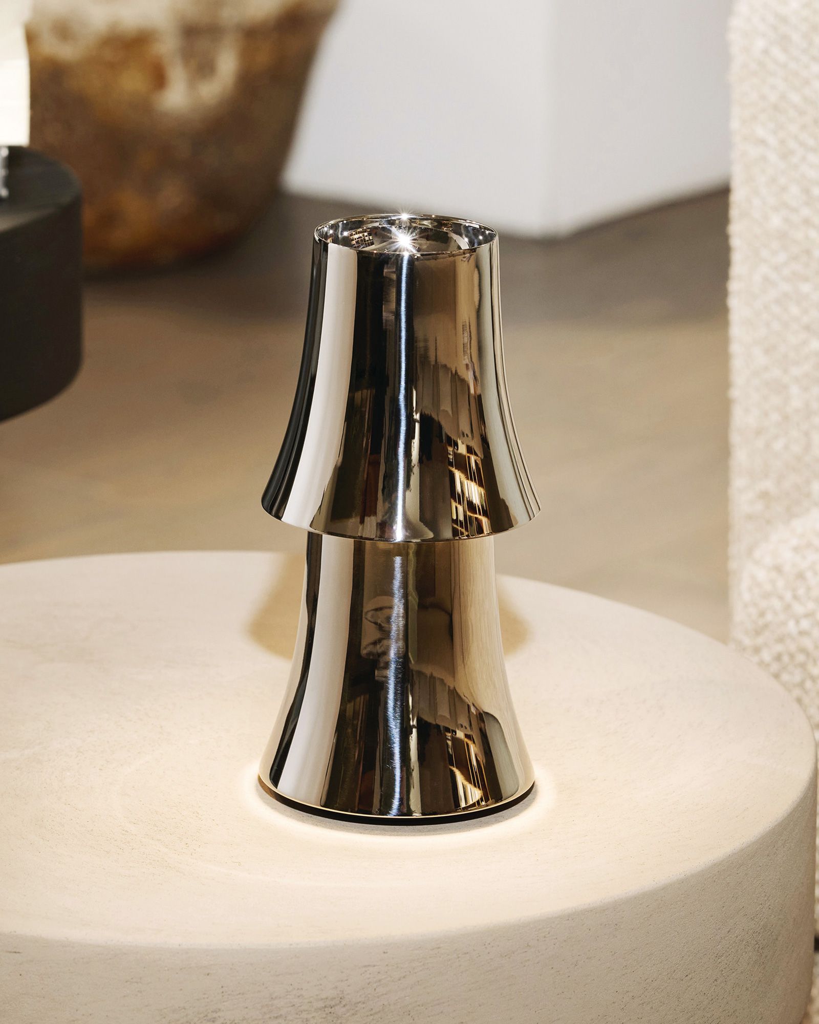 HALESIA TABLE LAMP - USB-C PLUG