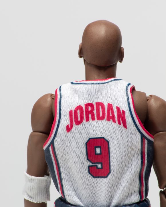 Medicom MAFEX Michael Jordan 1992 Team USA Figure white