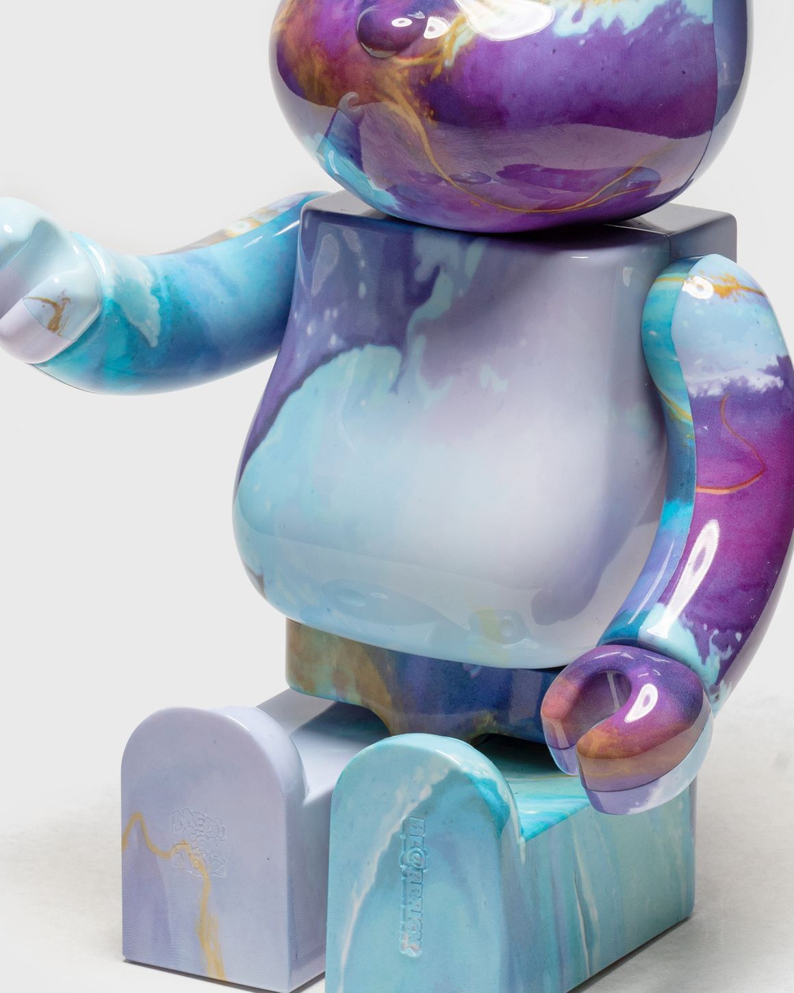 BE@RBRICK marble 400％ eyJidWNrZXQiOiJic3RuLWltYWdlLX