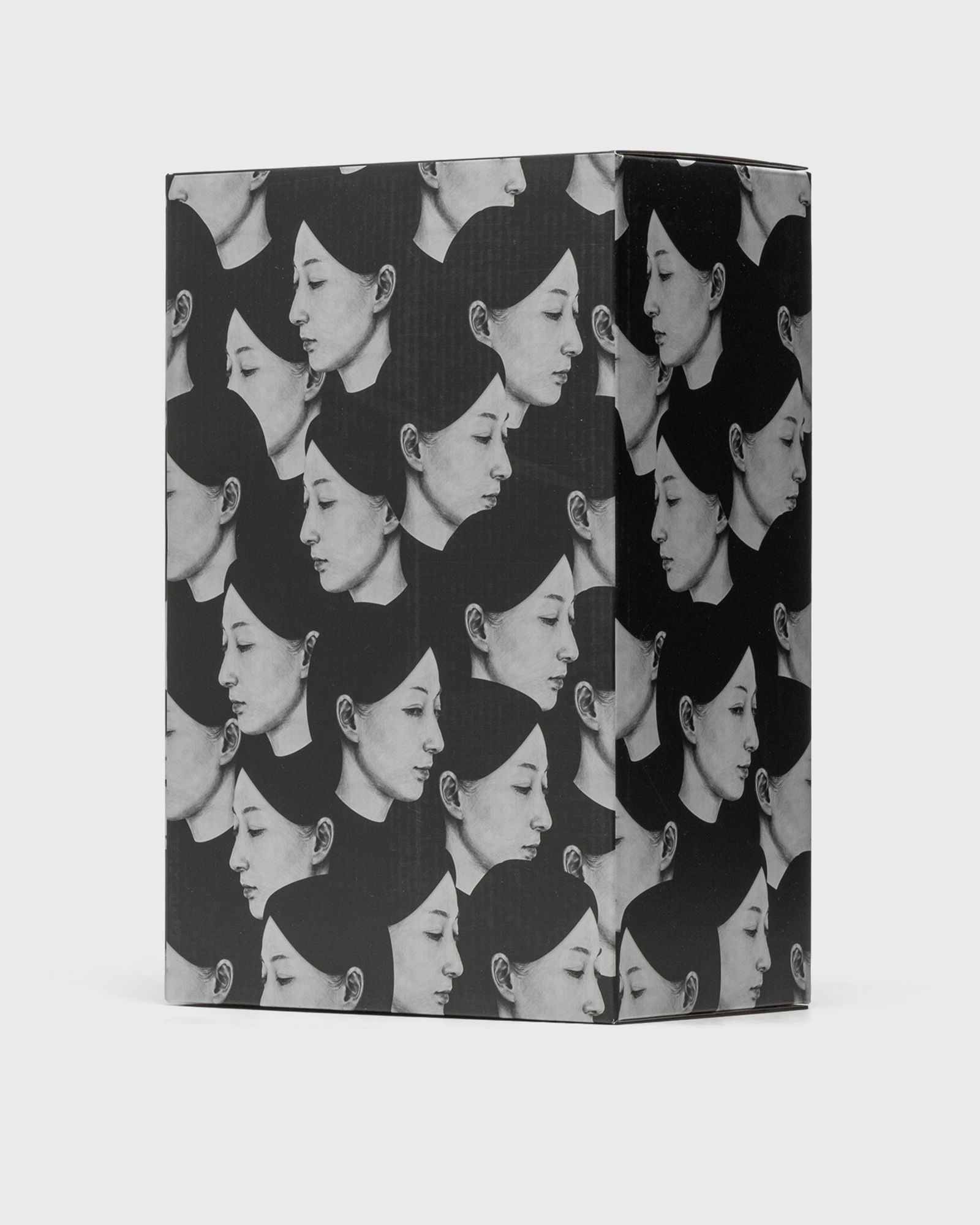 BEARBRICK 1000% BLACK SCANDAL MULTIPLE SELVES