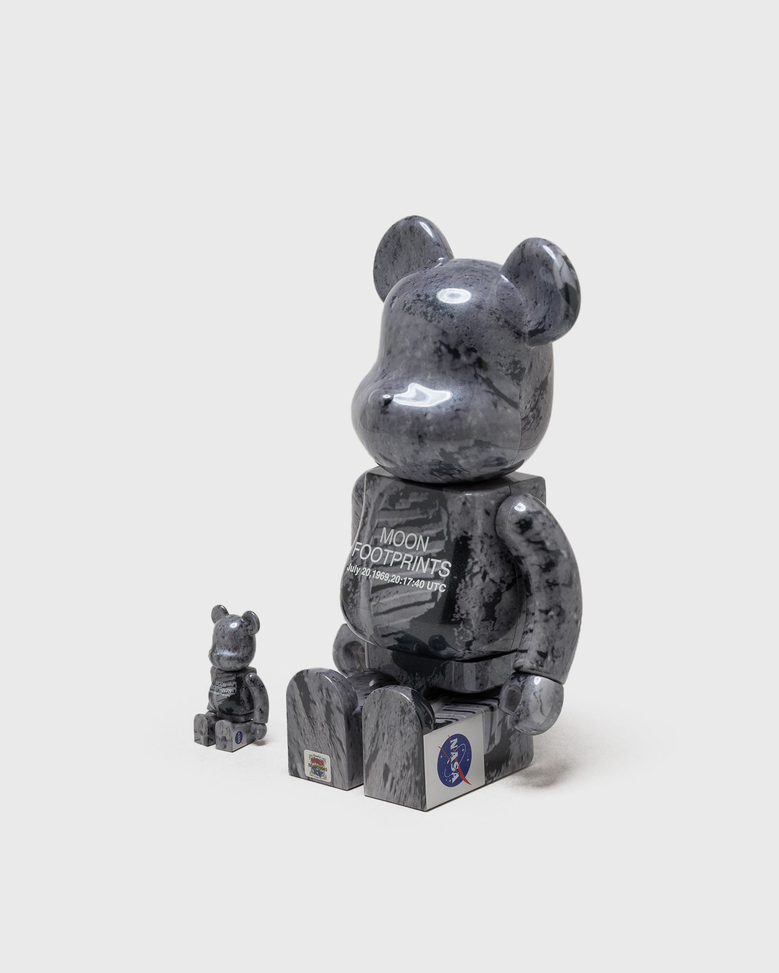 BEARBRICK 100% 400% MOON FOOTPRINTS