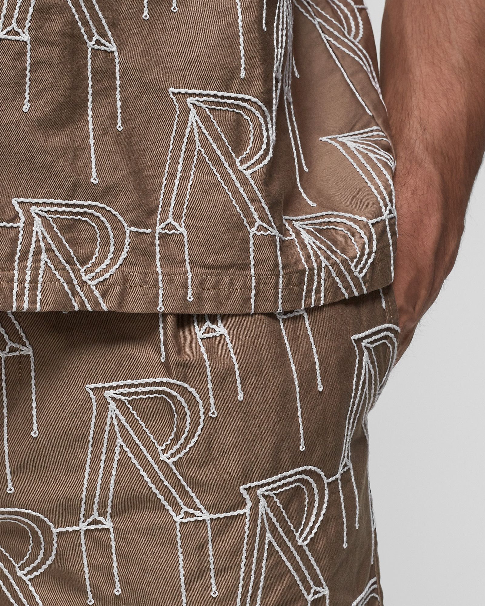 EMBRODIERED INITIAL TAILORED SHORT