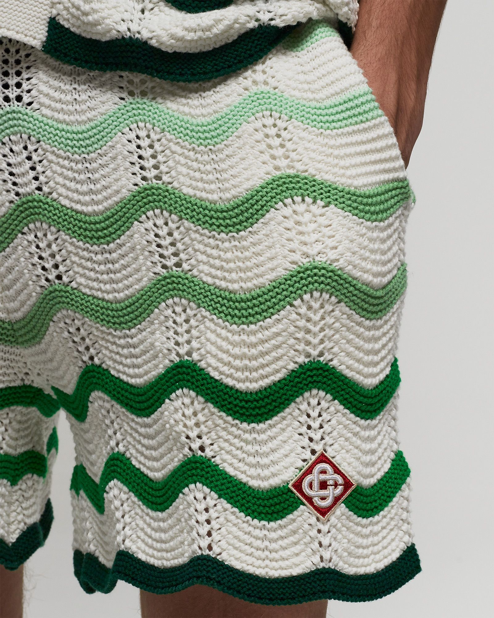 GRADIENT WAVE TEXTURE SHORTS