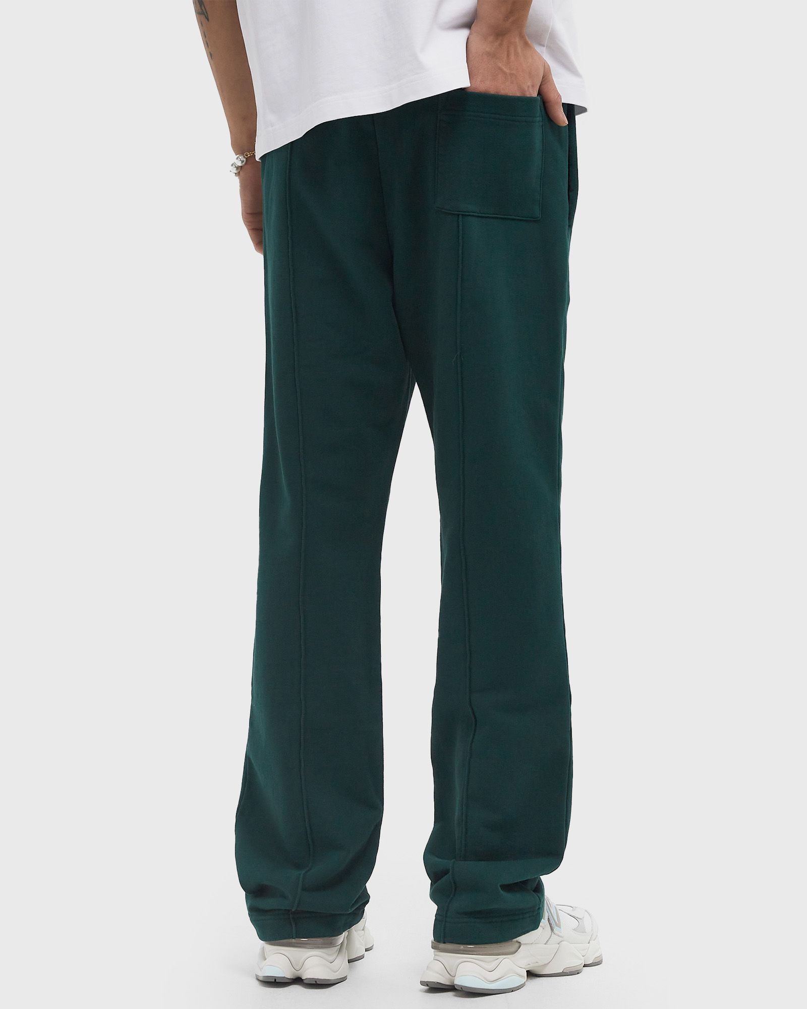 EMBROIDERED CC PATCH OPEN HEM JOGGER
