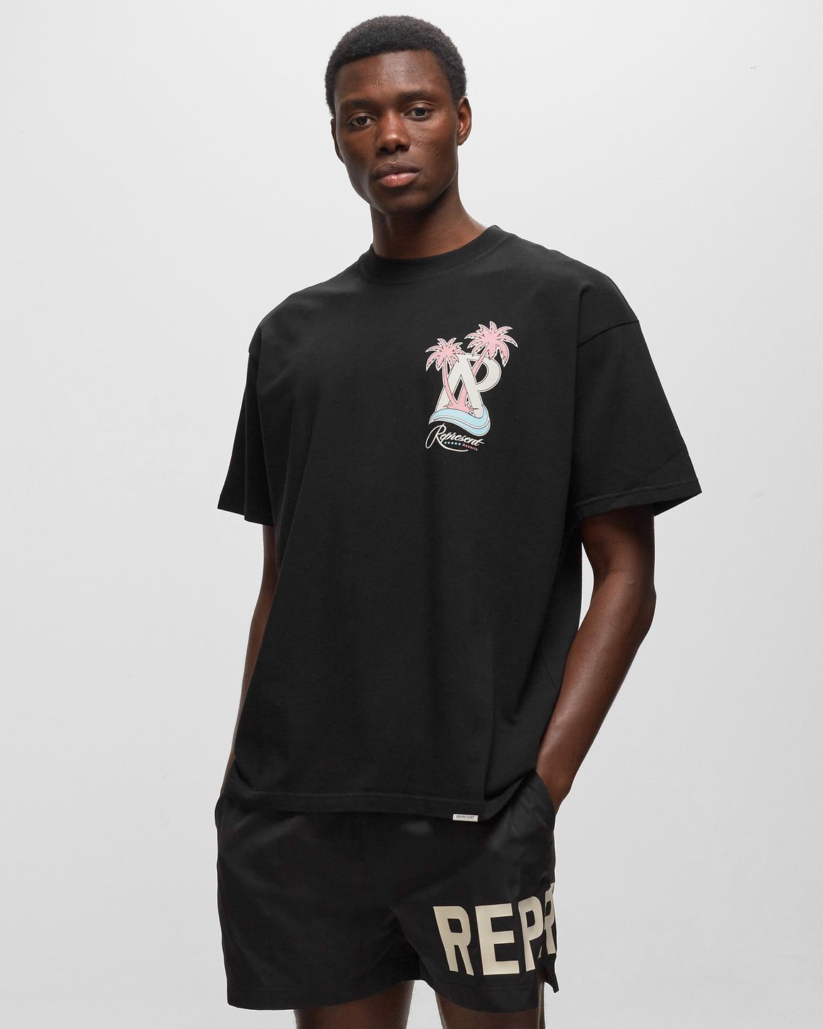 【SINNERS ATTIRE】Resort Icon Tシャツ Sinners Attire Chateau Crest Tee Black – ForeverLee