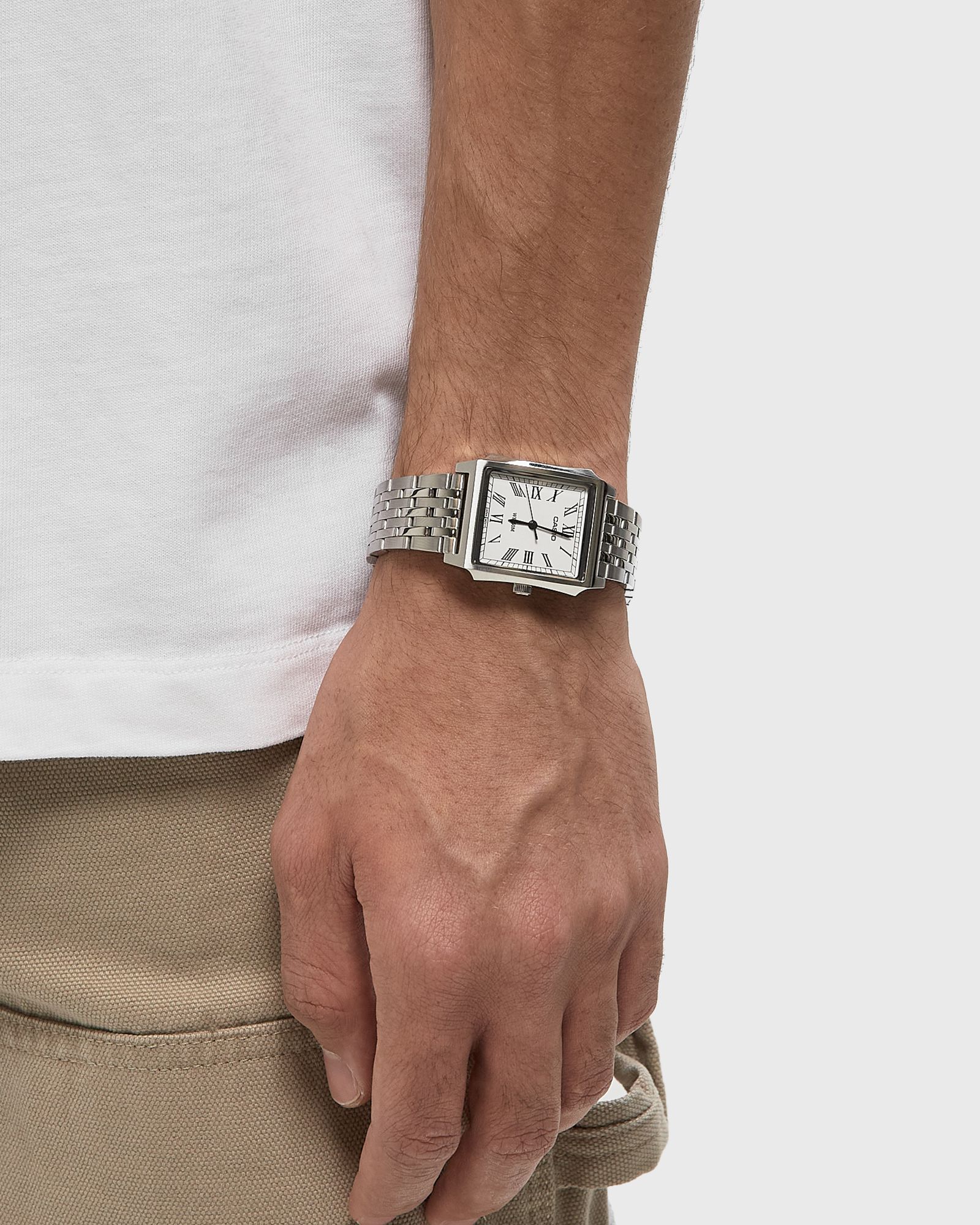 Reloj Casio Standard analógico de acero inoxidable con esfera plateada