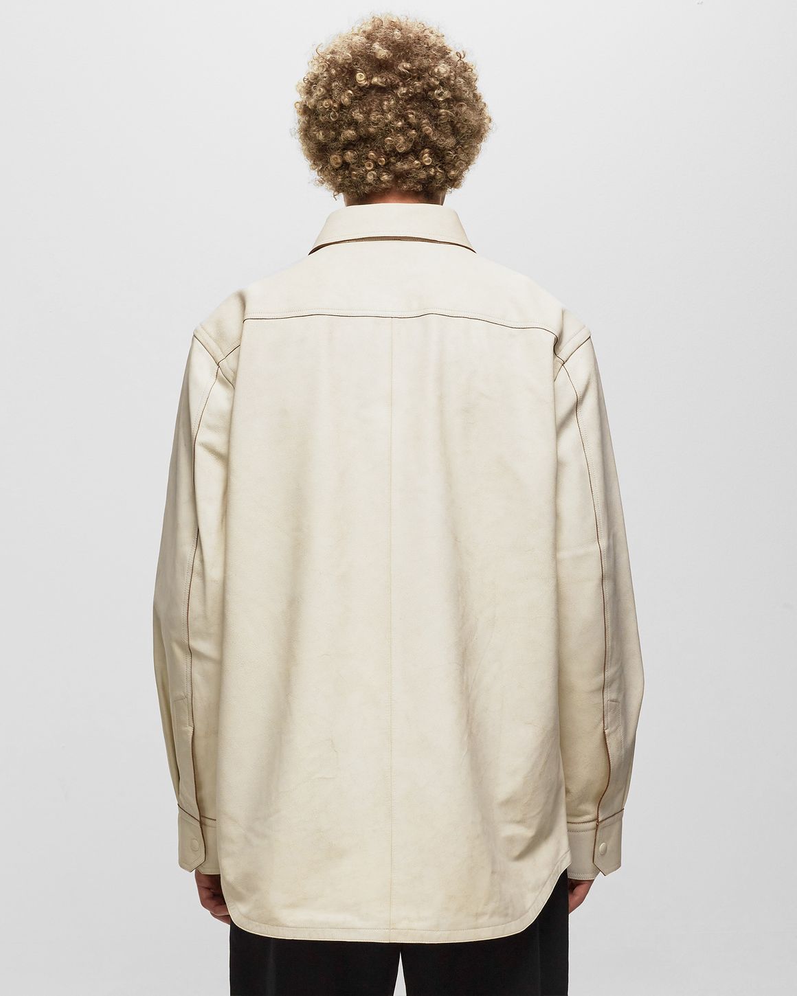 Tシャツ・カットソー HELMUT LANG FW23 Chalk leather shirt (N04HM105 100) eyJidWNrZXQiOiJic3RuLWltYWdlLX