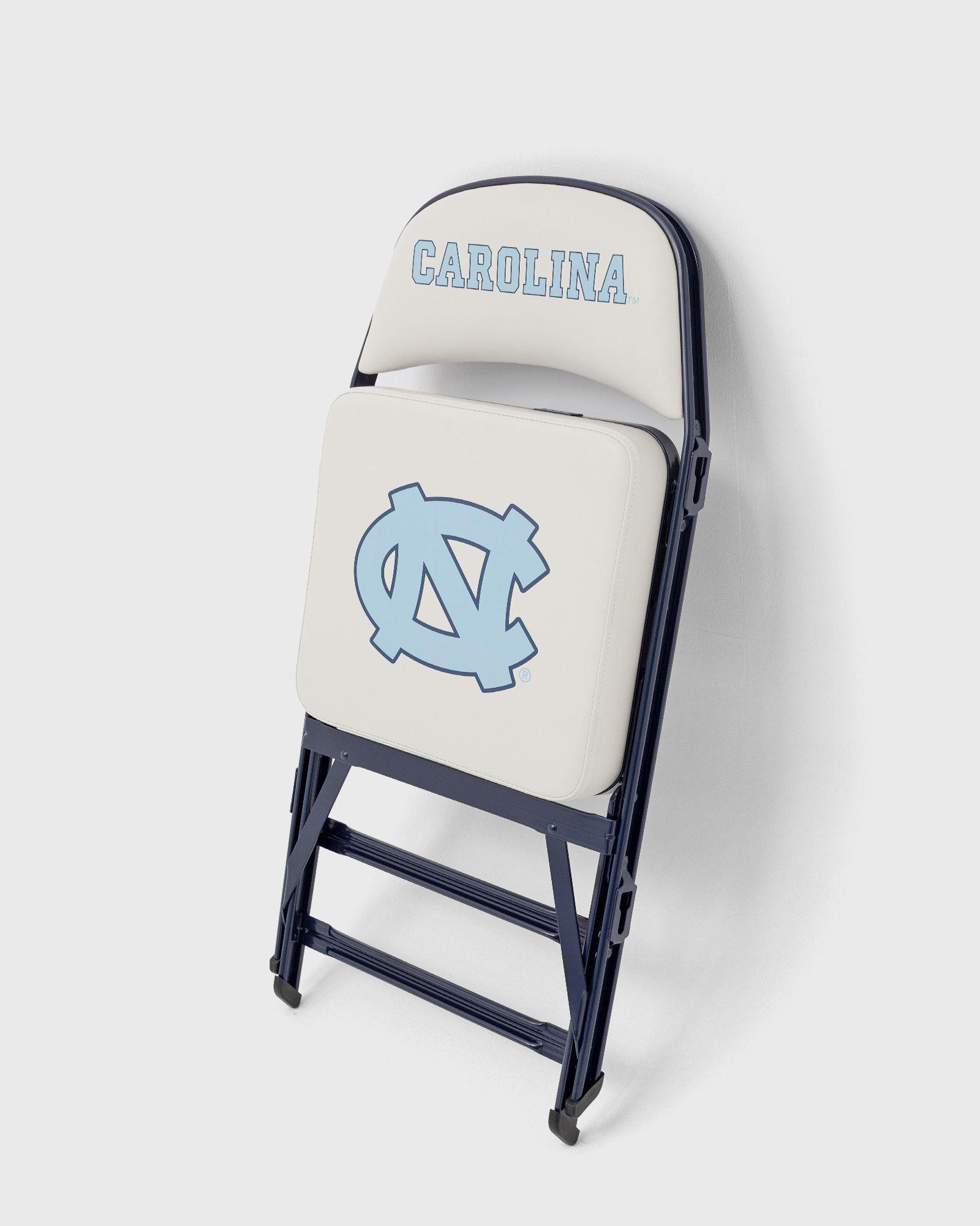 NORTH CAROLINA OFFICIAL NBA COURT SIDE FOLDING CHAIR