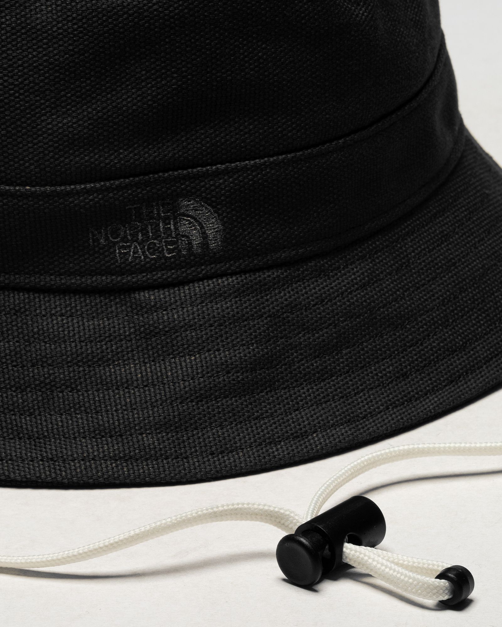 MOUNTAIN BUCKET HAT