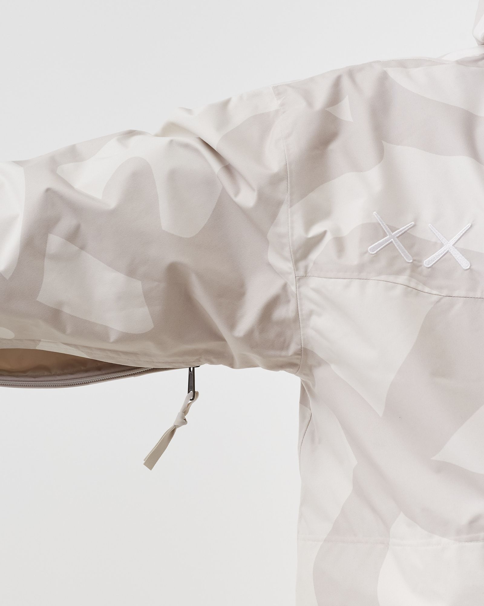 TNF X KAWS 'PROJECT X' RETRO 1986 MOUNTAIN JACKET