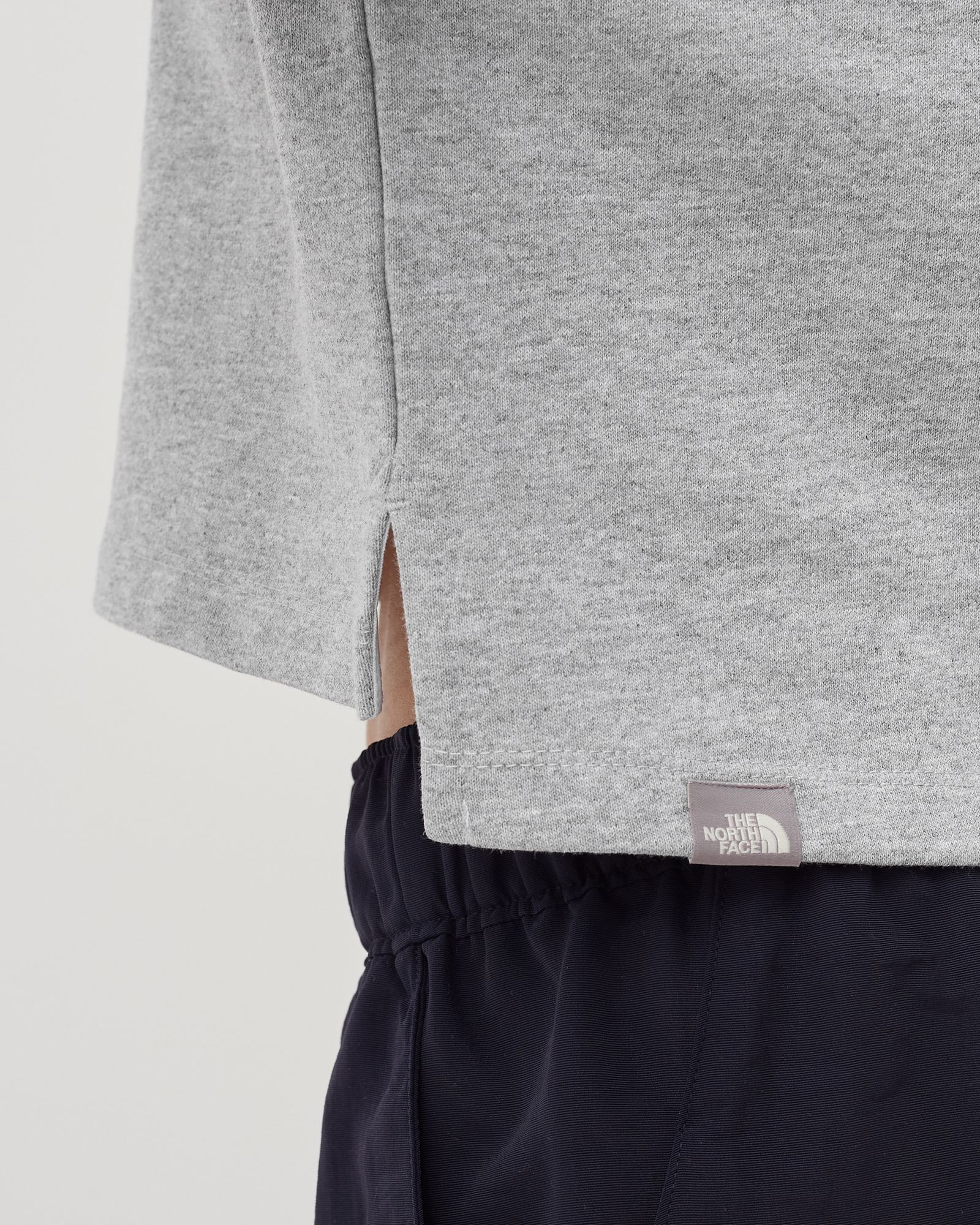 WMNS INTERNATIONAL COLLECTION CROPPED PO HOODIE