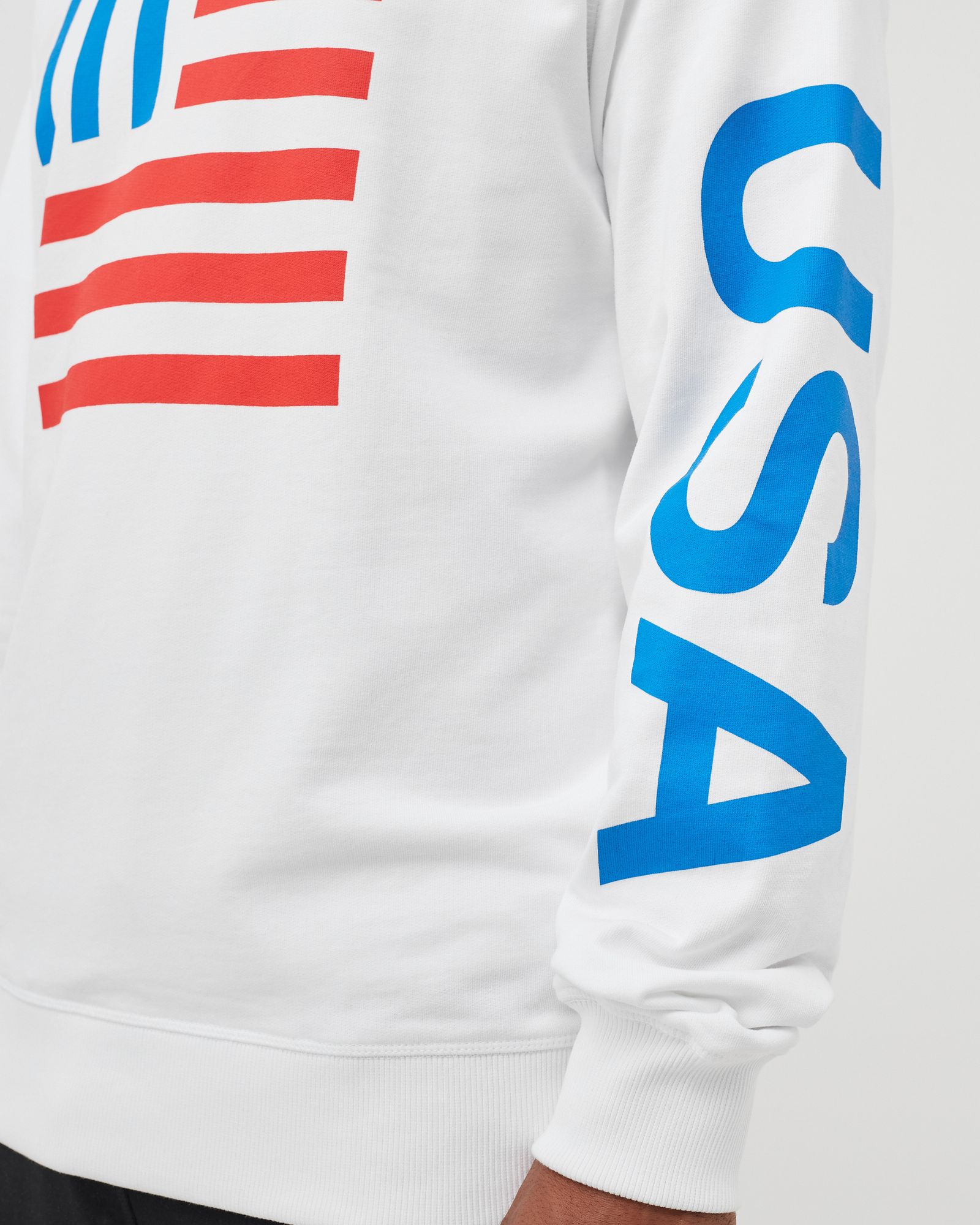 INTERNATIONAL COLLECTION CREW SWEATSHIRT