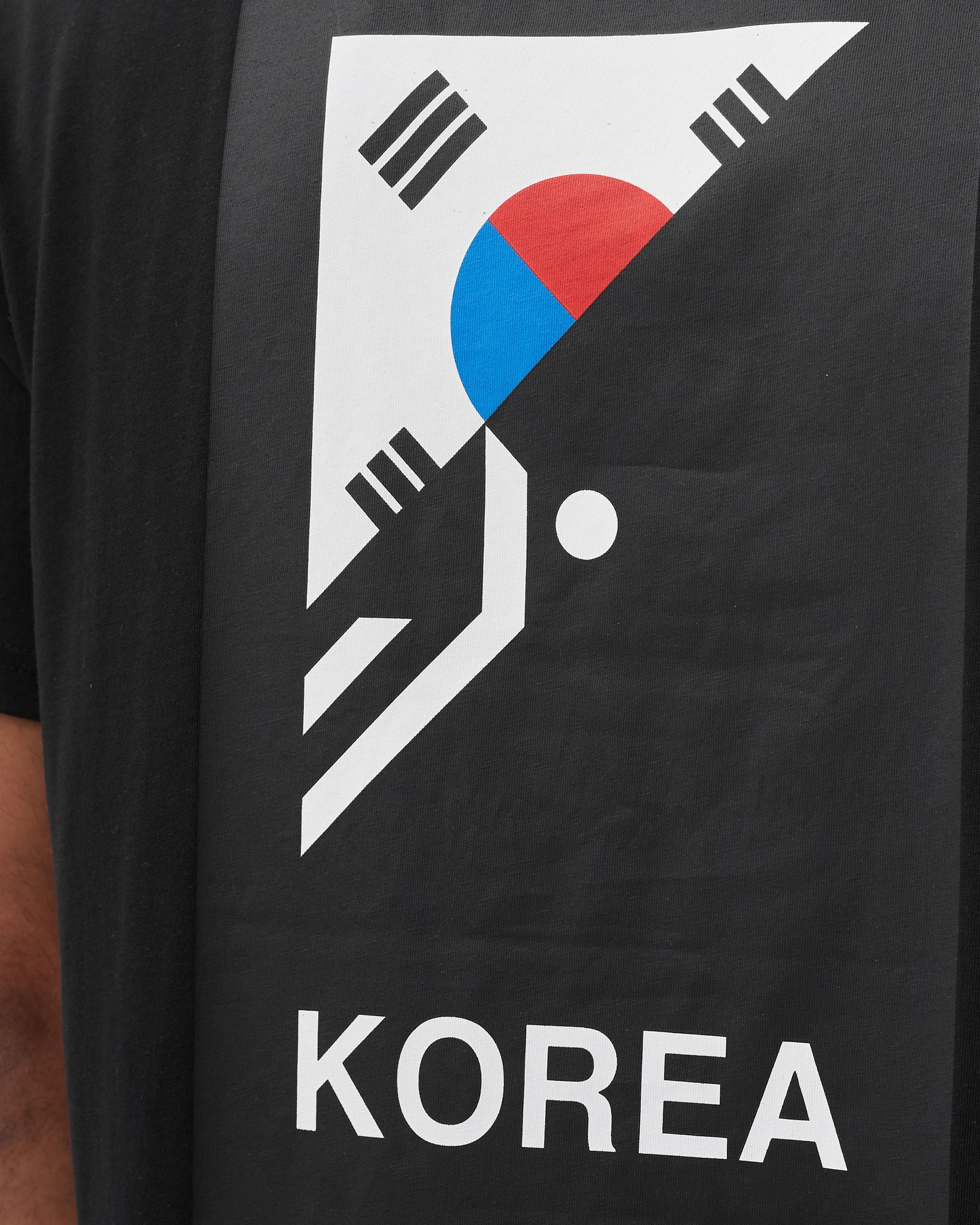 INTERNATIONAL COLLECTION CLIMB GRAPHIC TEE