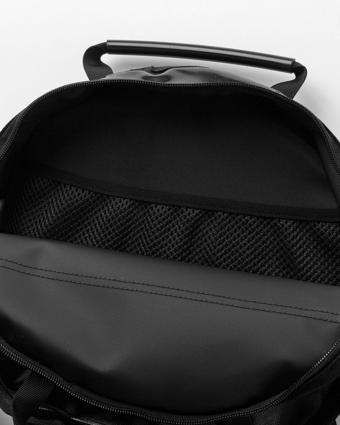 即納/希少★THE NORTH FACE★BASE CAMP CIRCLE BAG★NF0A52SLJK3 The North Face BASE CAMP CIRCLE BAG Black | BSTN Store