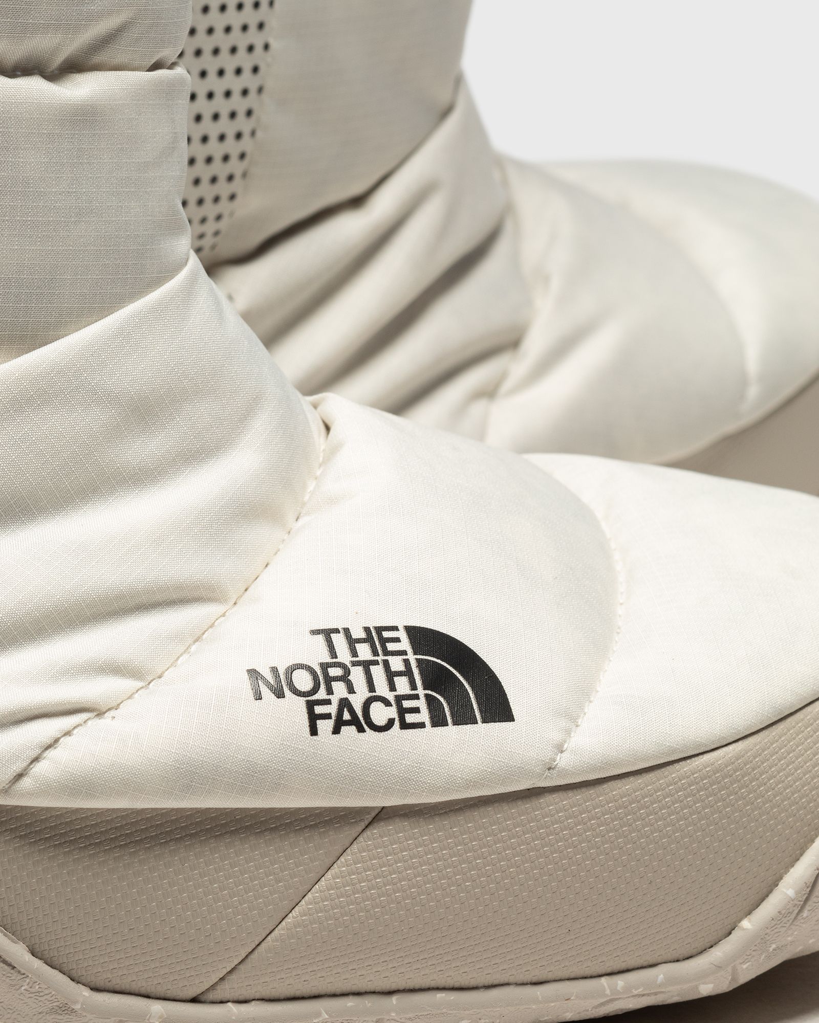 W NUPTSE APRES BOOTIE