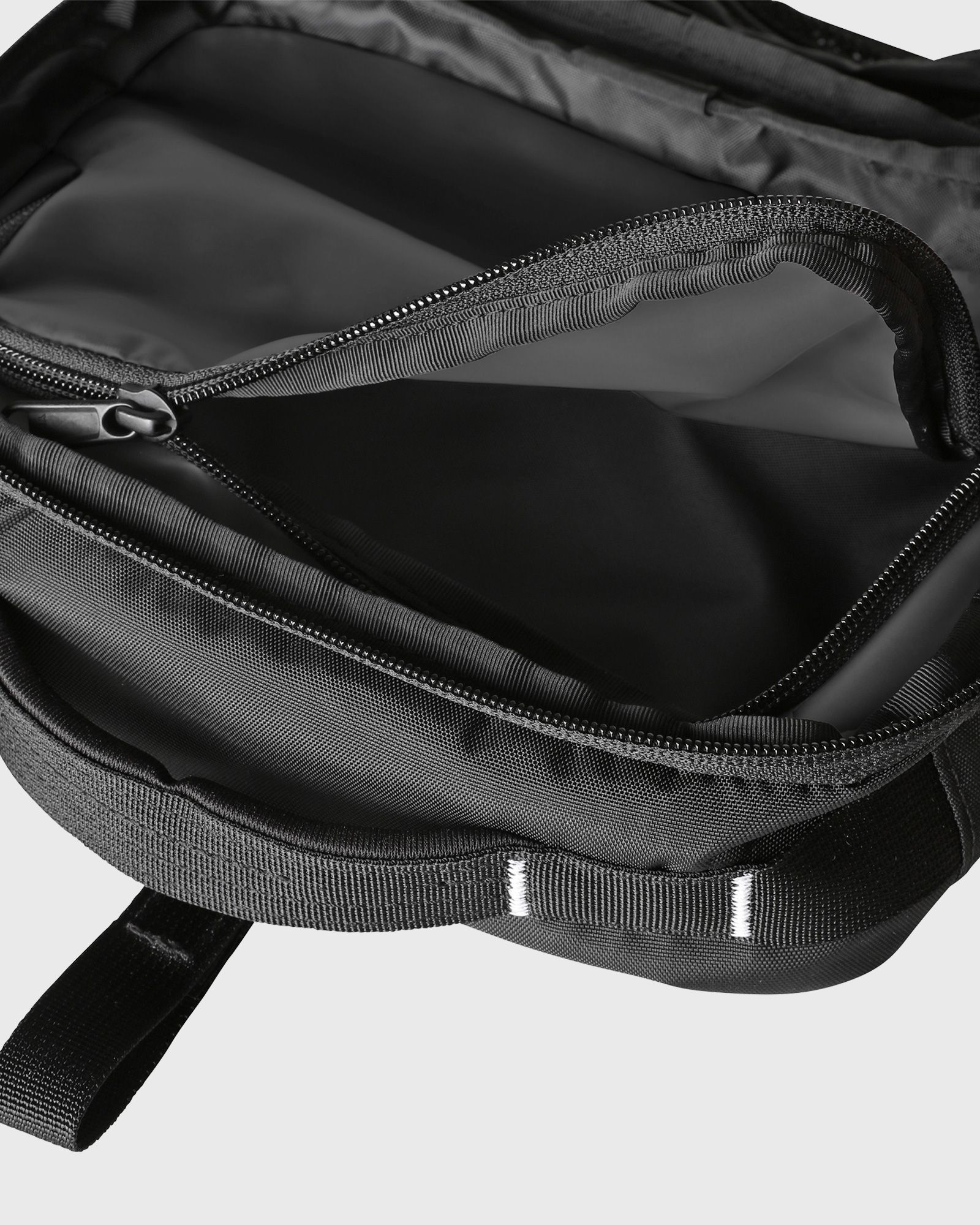 BASE CAMP VOYAGER TOILETRY KIT