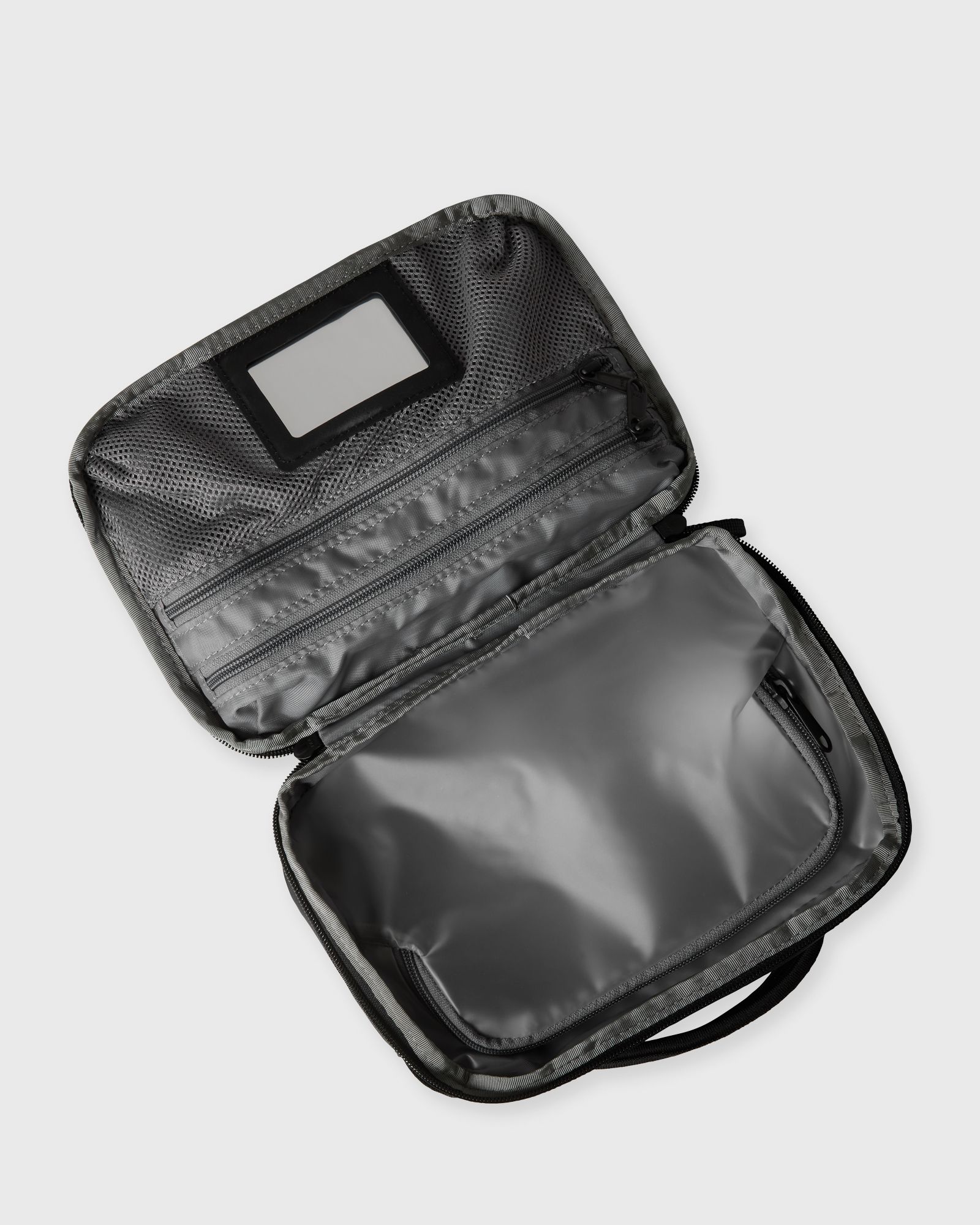 BASE CAMP VOYAGER TOILETRY KIT