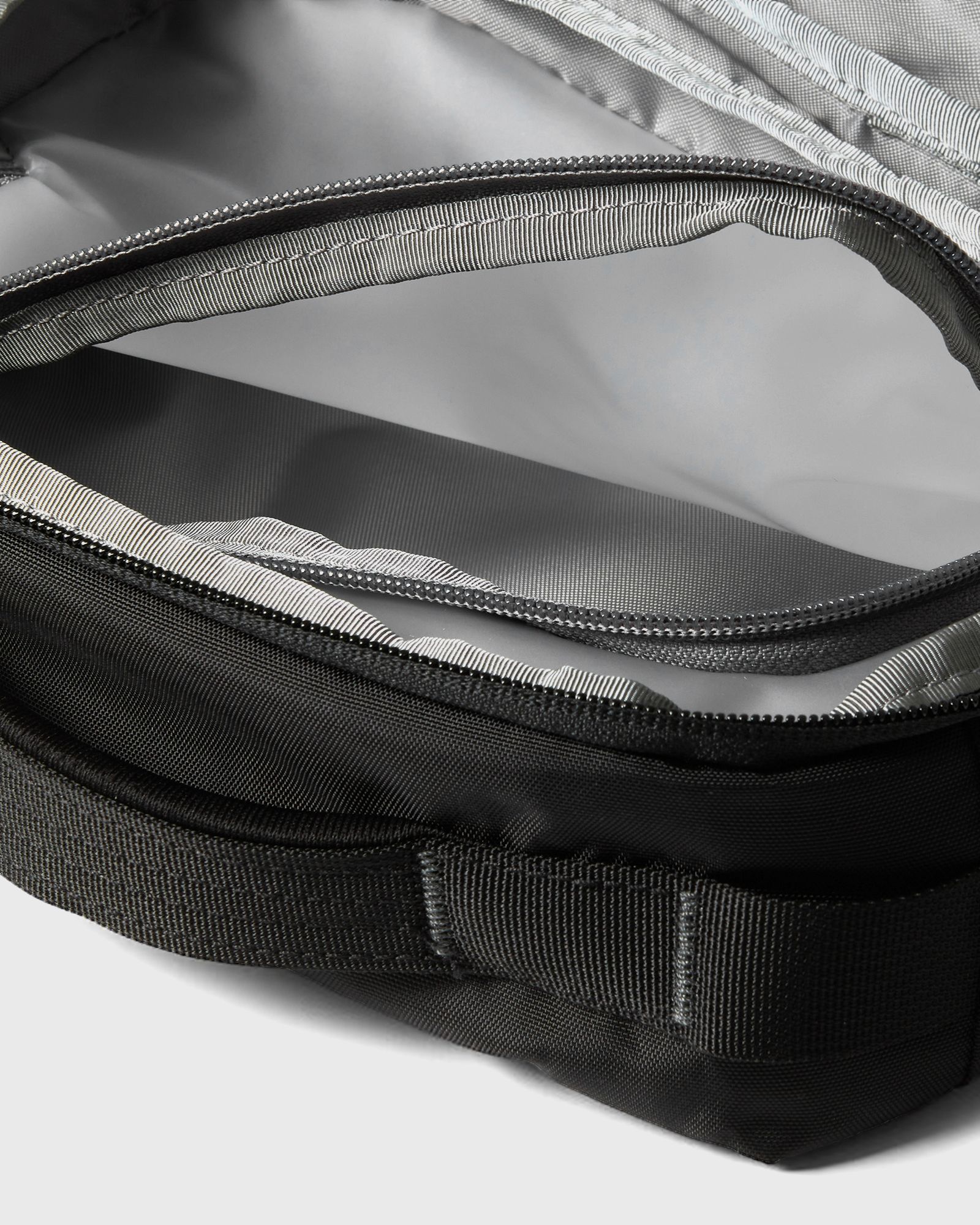 BASE CAMP VOYAGER TOILETRY KIT