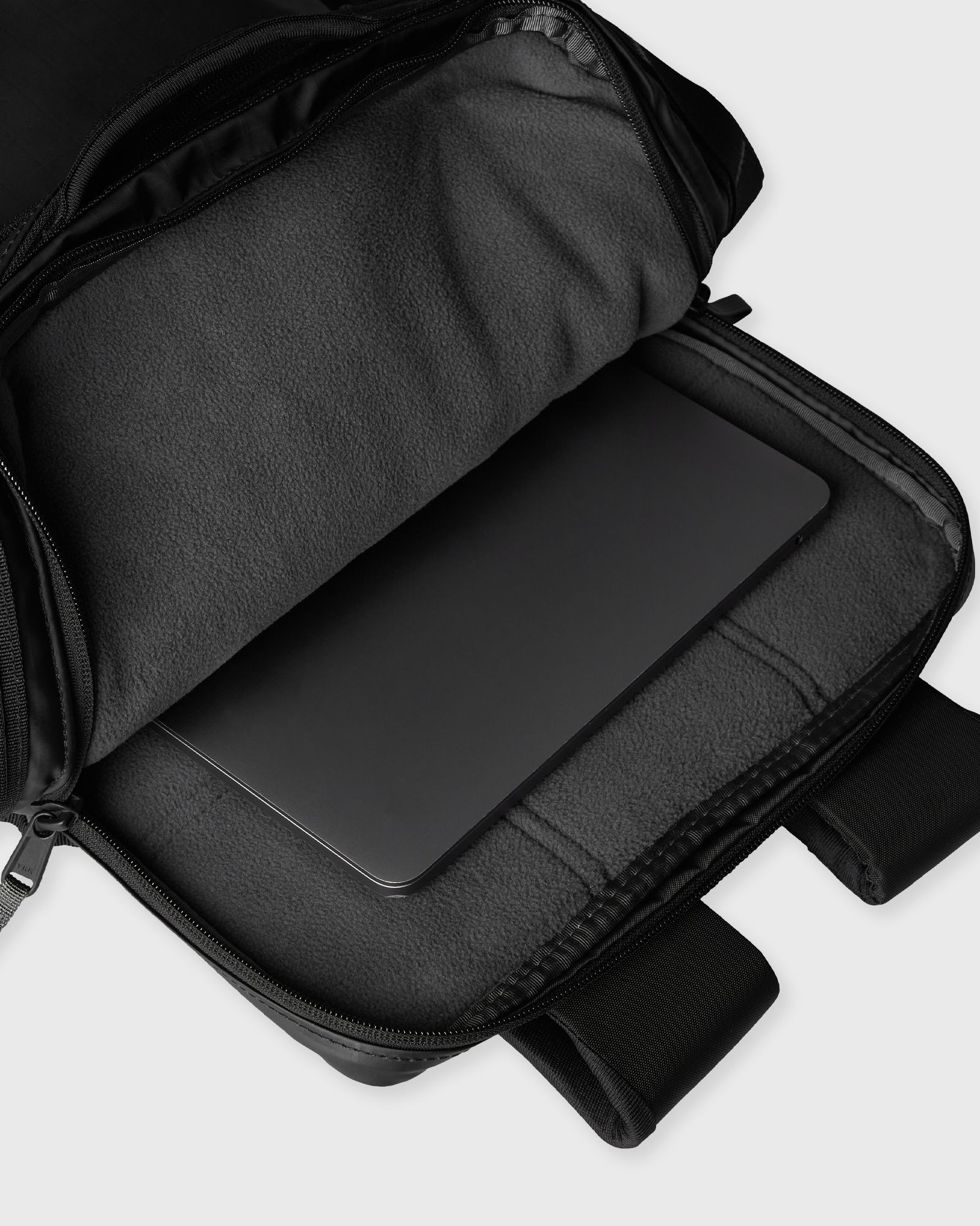 BASE CAMP VOYAGER DAYPACK