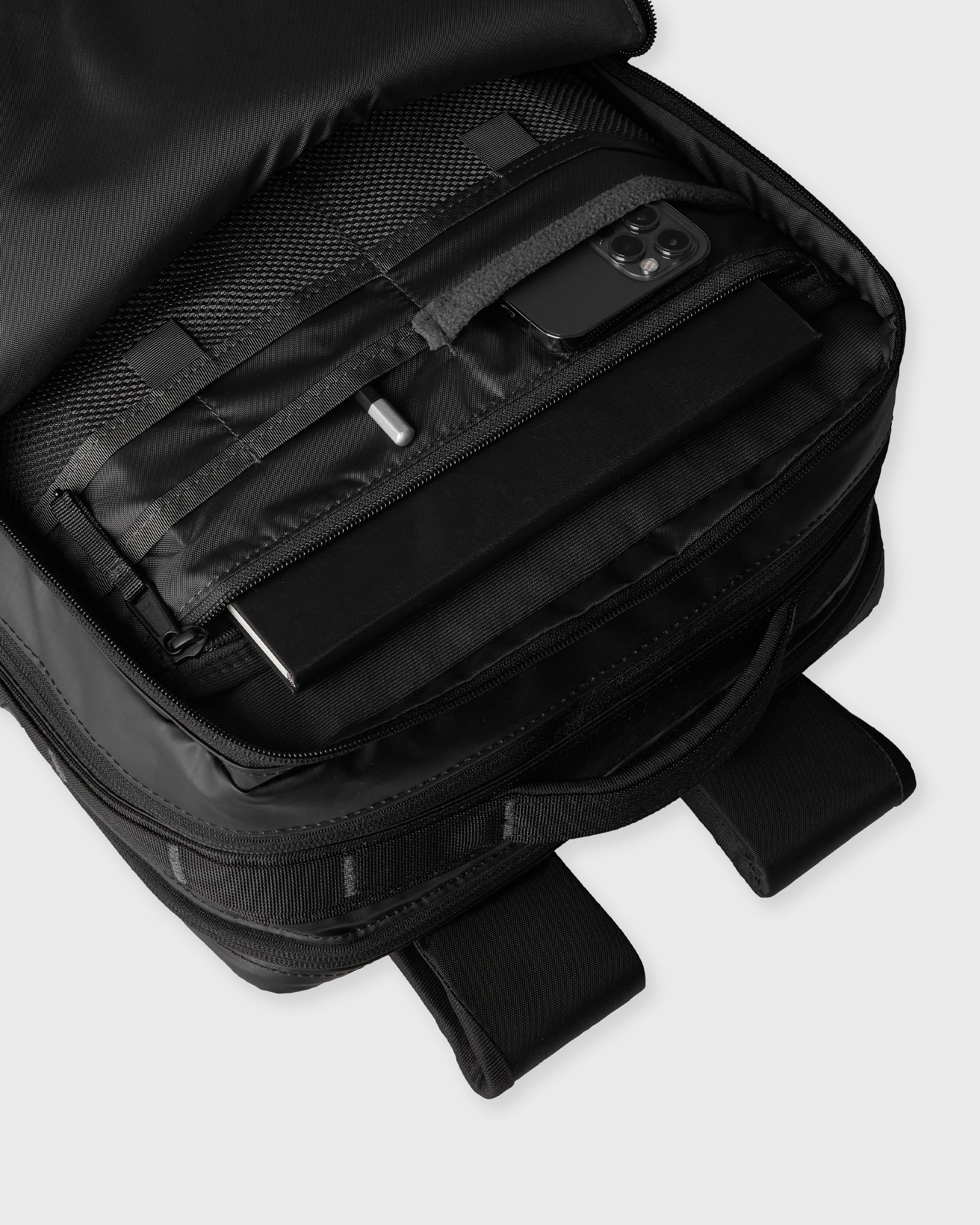 BASE CAMP VOYAGER DAYPACK