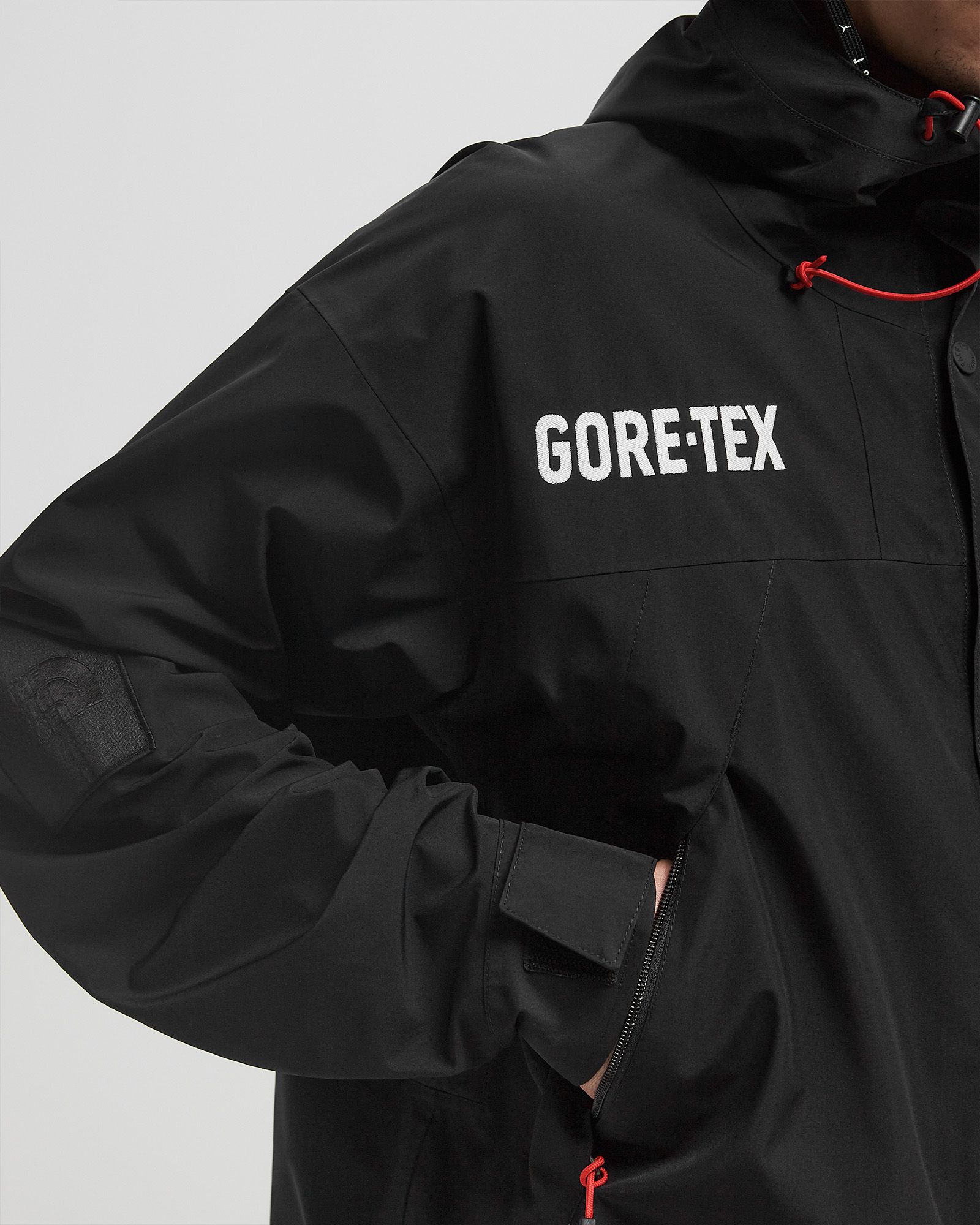 GORE-TEX MOUNTAIN JACKET