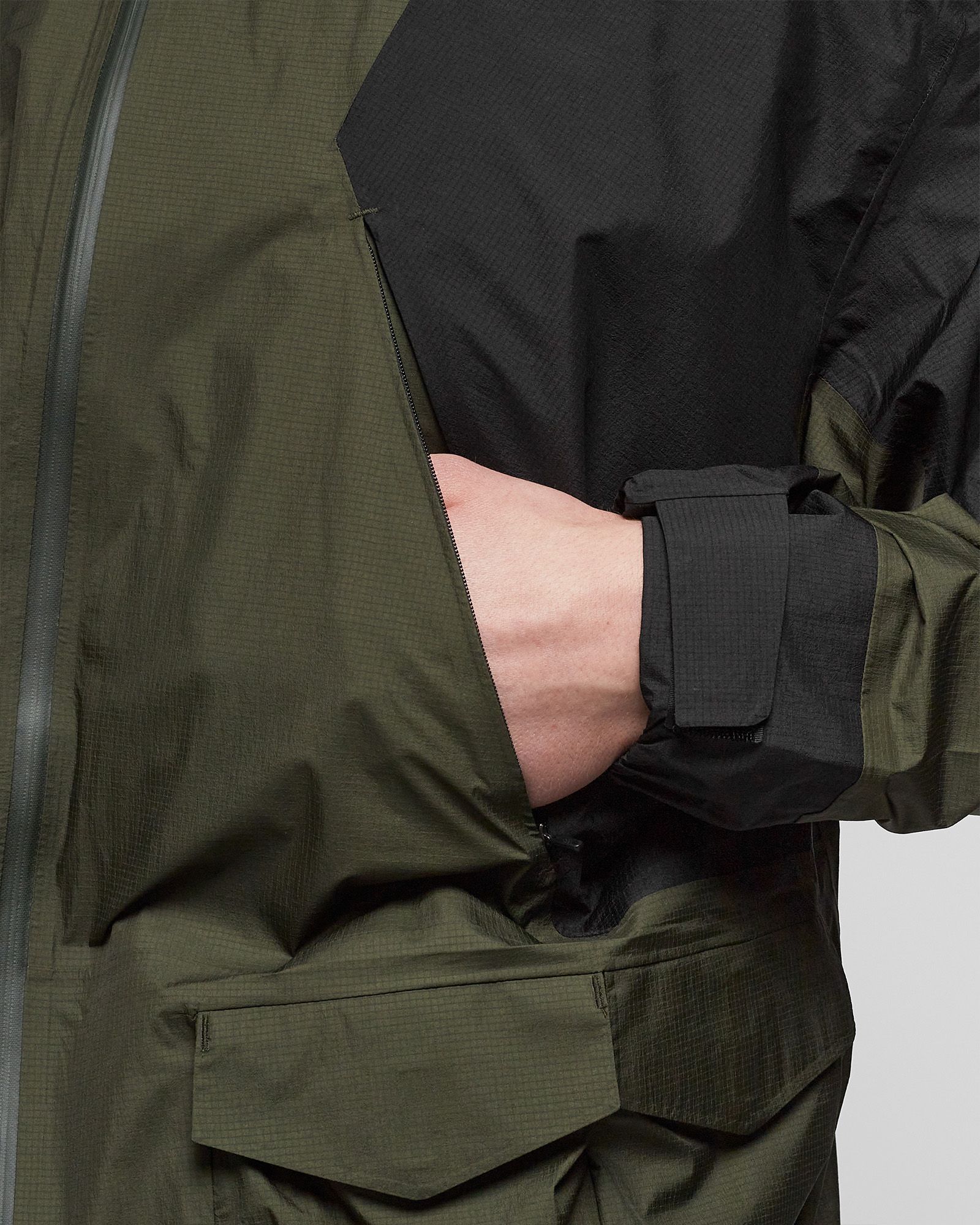 x UNDERCOVER HIKE PACKABLE MOUNTAIN LIGHT SHEL