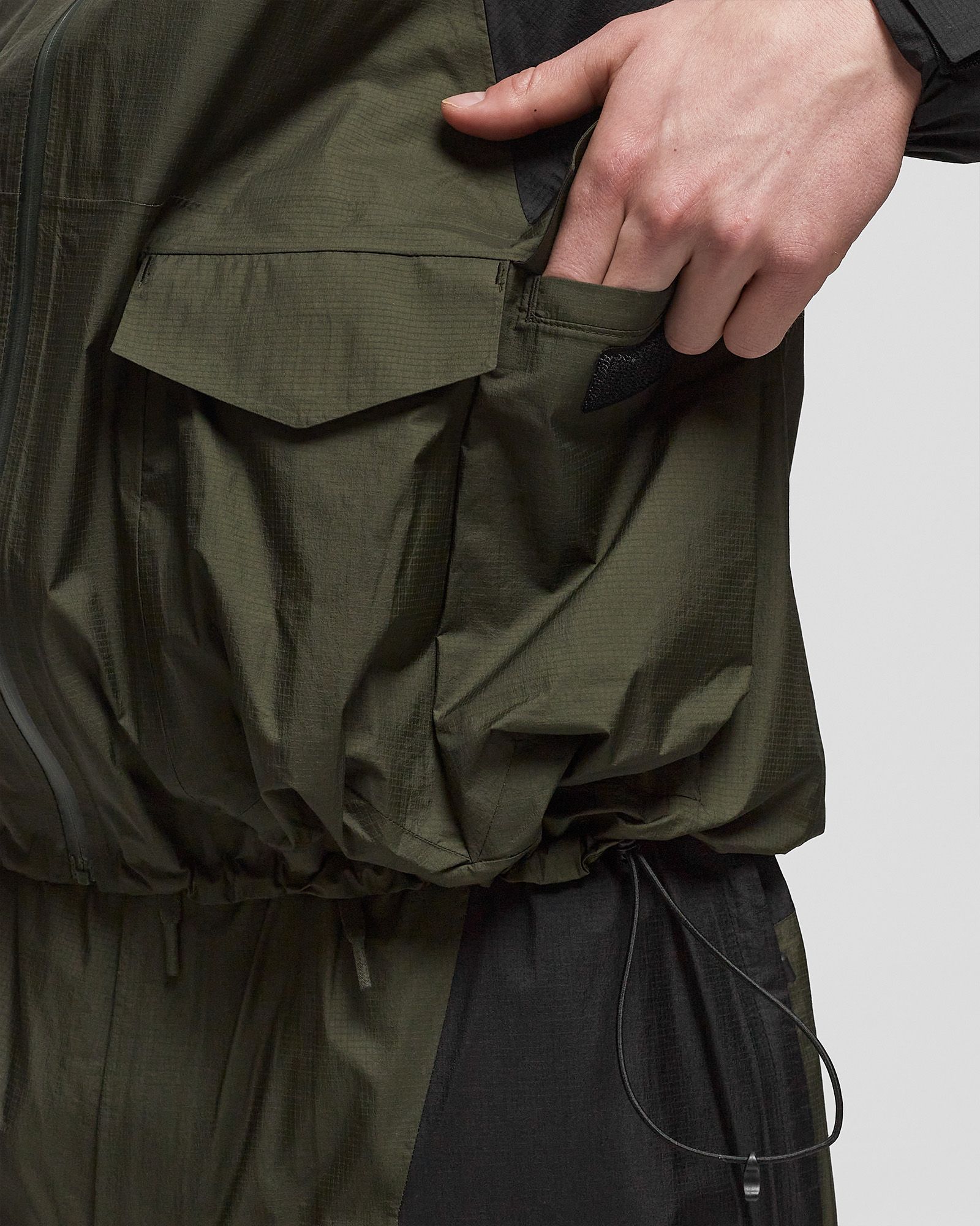 x UNDERCOVER HIKE PACKABLE MOUNTAIN LIGHT SHEL