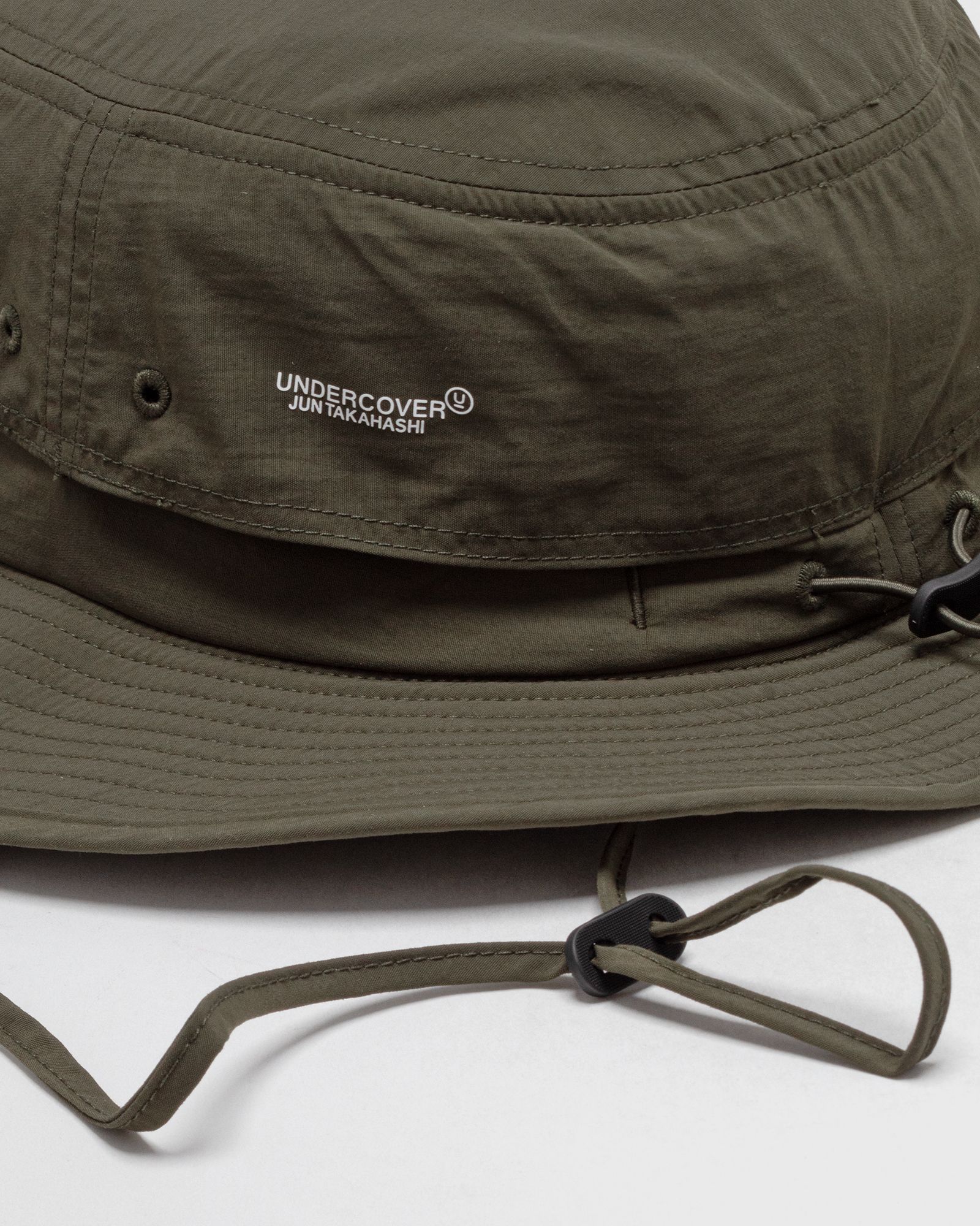 x UNDERCOVER HIKE SUN BRIMMER FOREST NIGHT GREEN